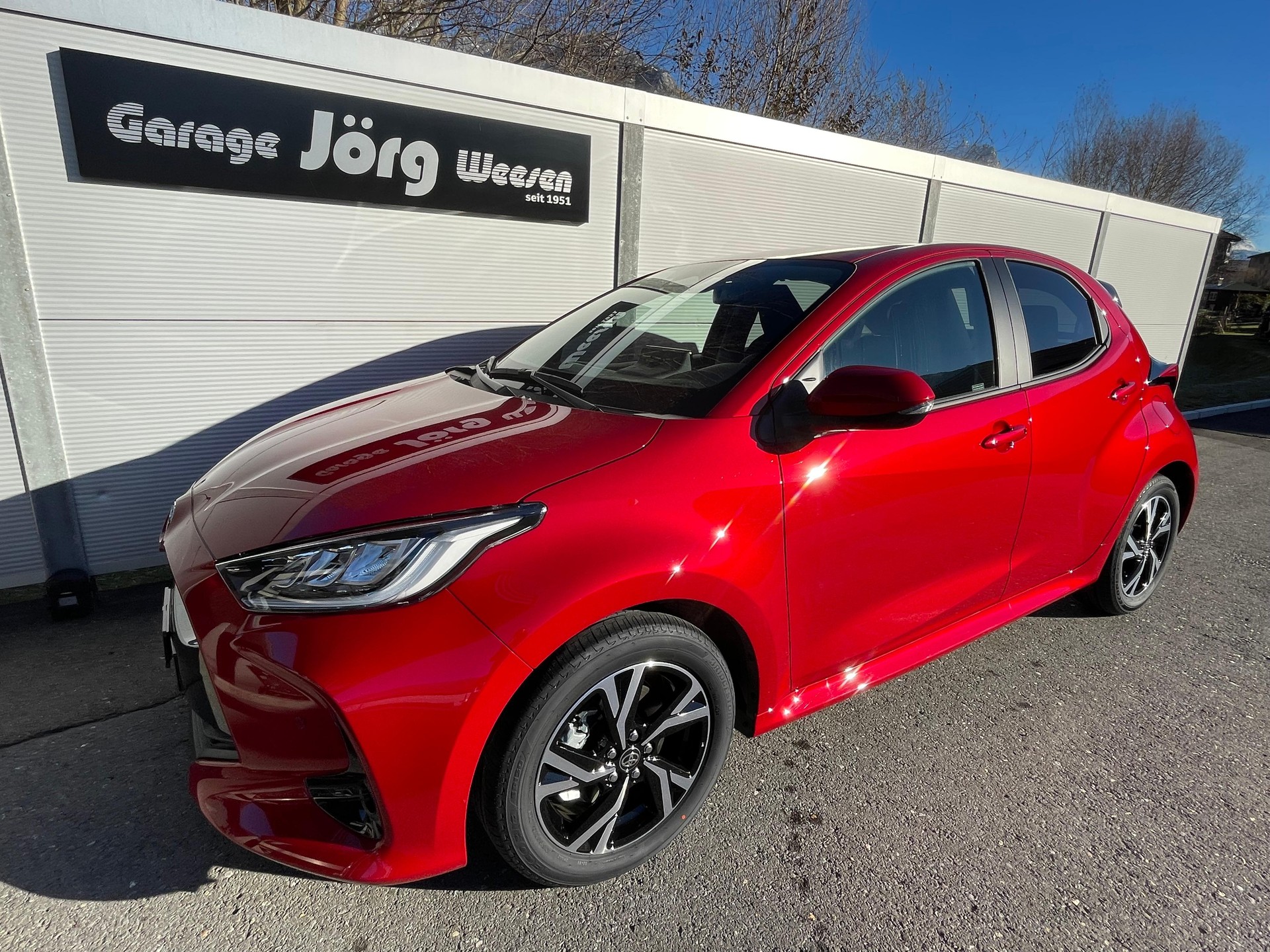 TOYOTA Yaris 1.5 VVT-i HSD Trend-image-0