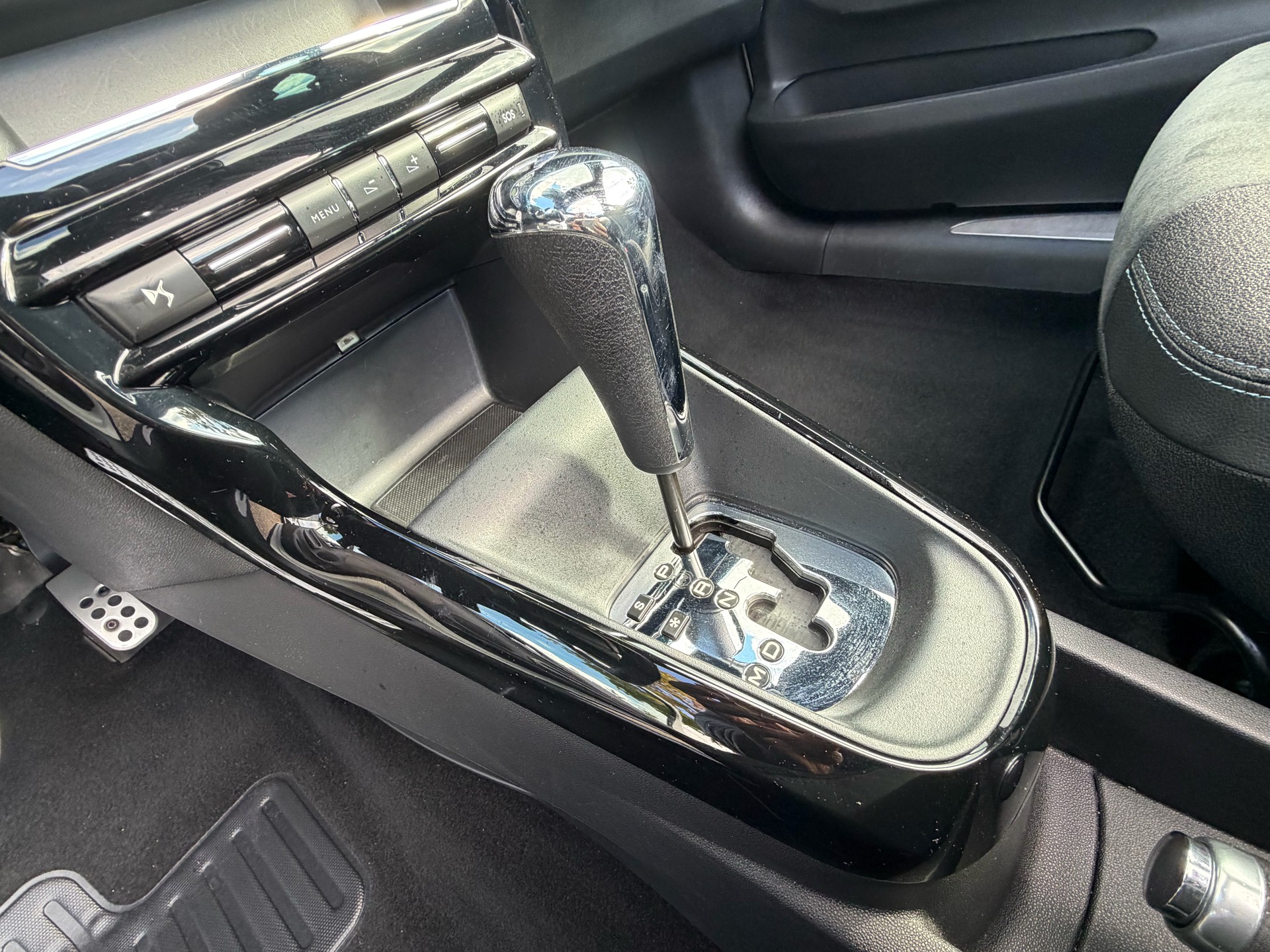 DS AUTOMOBILES DS 3 Cabrio 1.2 PureTech SO Chic EAT-image-18
