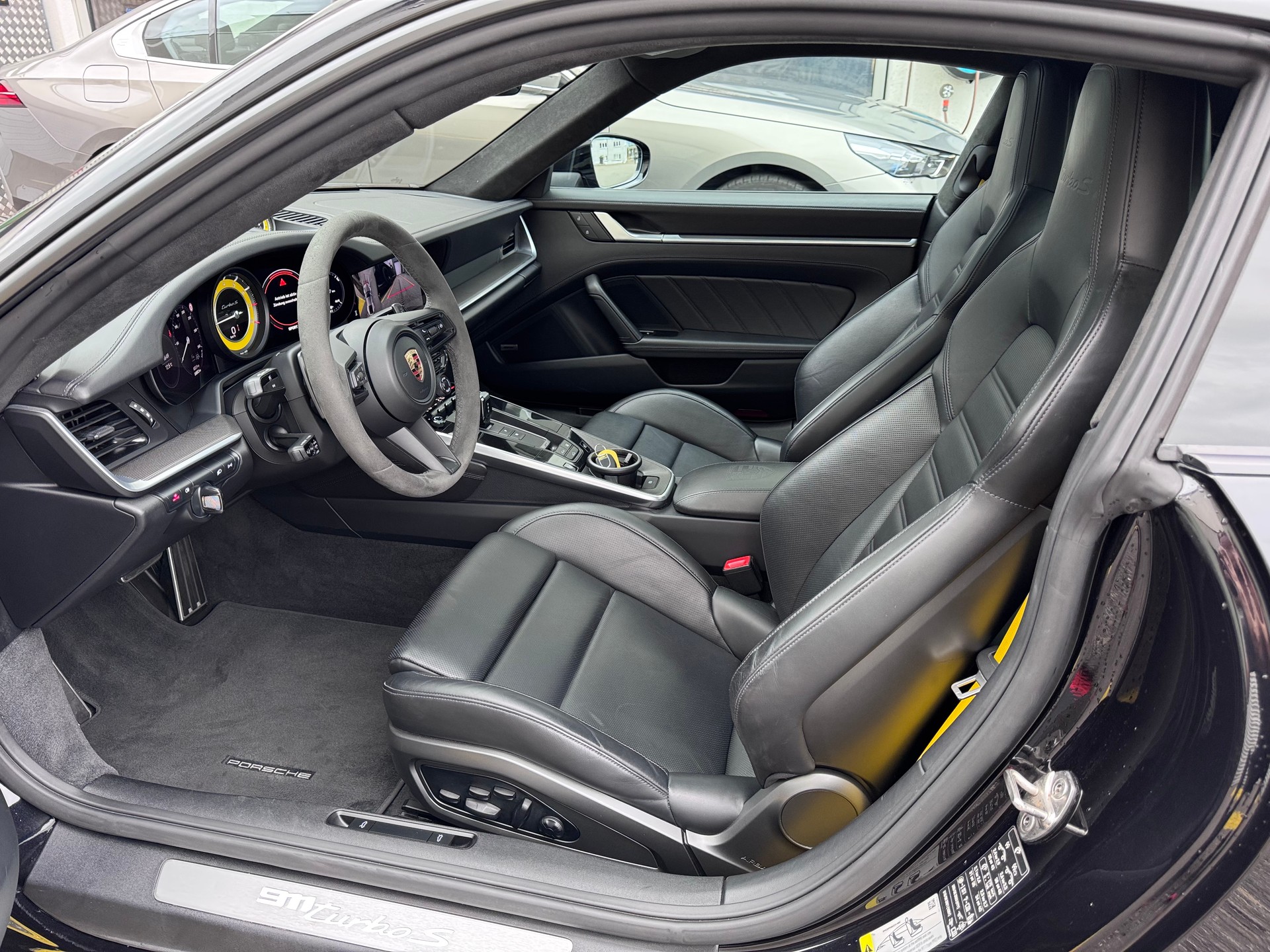 PORSCHE 911 Turbo S PDK-image-4