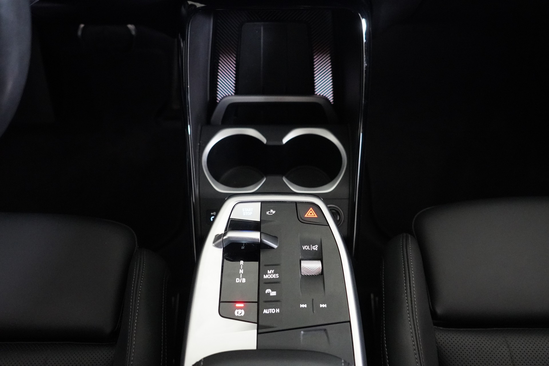 BMW iX1 xDrive 30 M Sport-image-19
