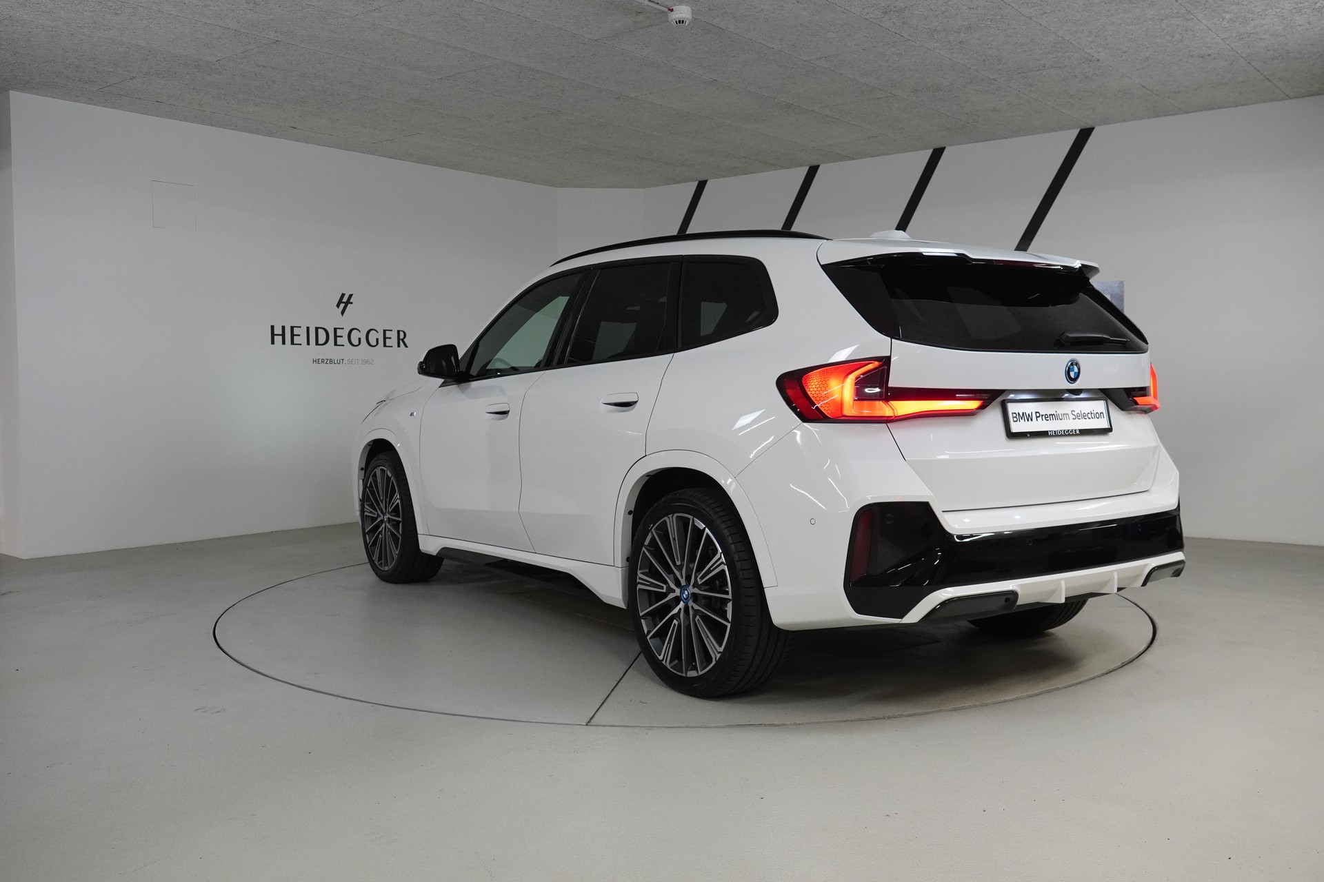 BMW iX1 xDrive 30 M Sport-image-5