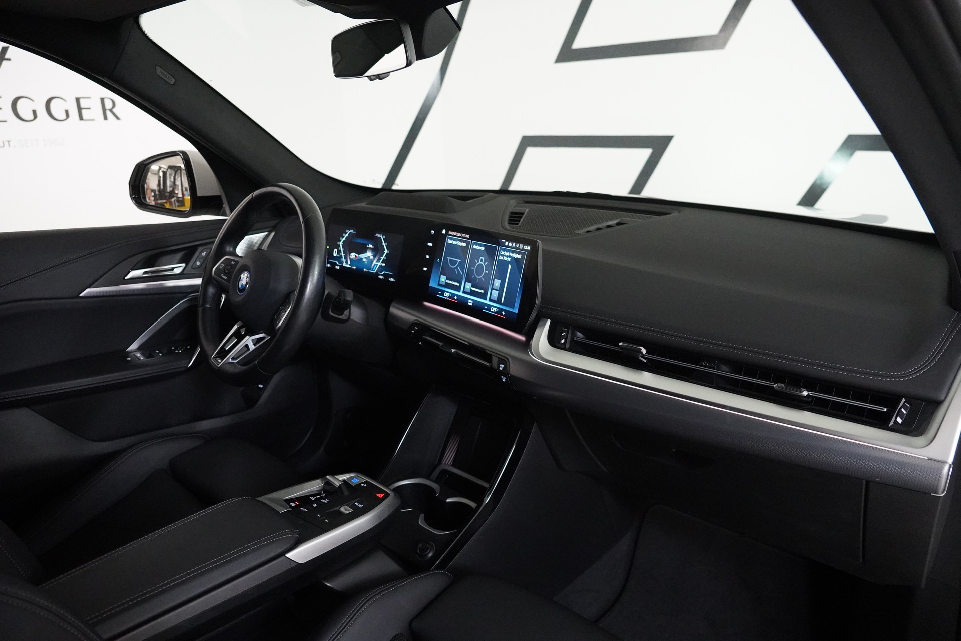 BMW iX1 xDrive 30 M Sport-image-17