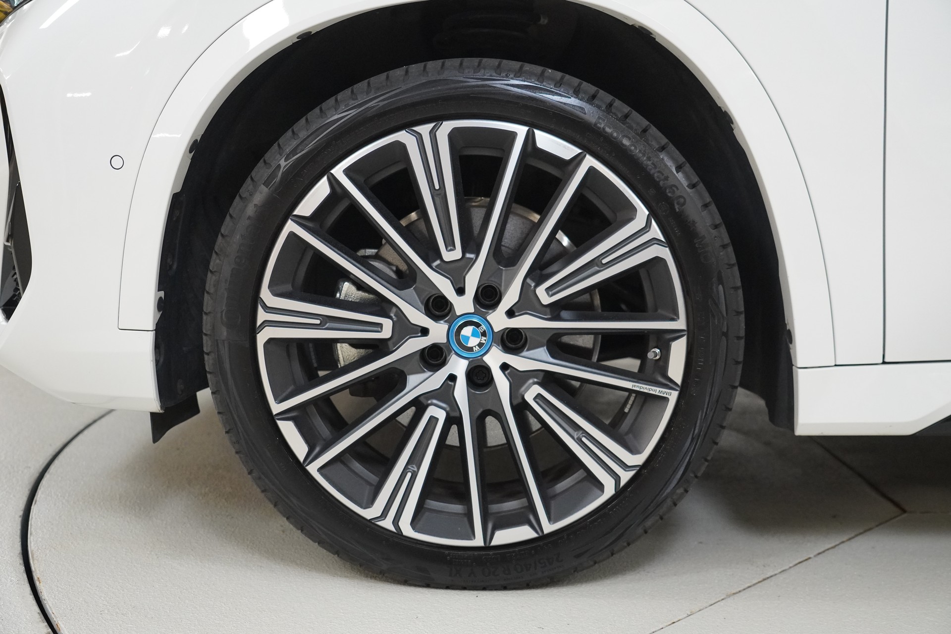 BMW iX1 xDrive 30 M Sport-image-10