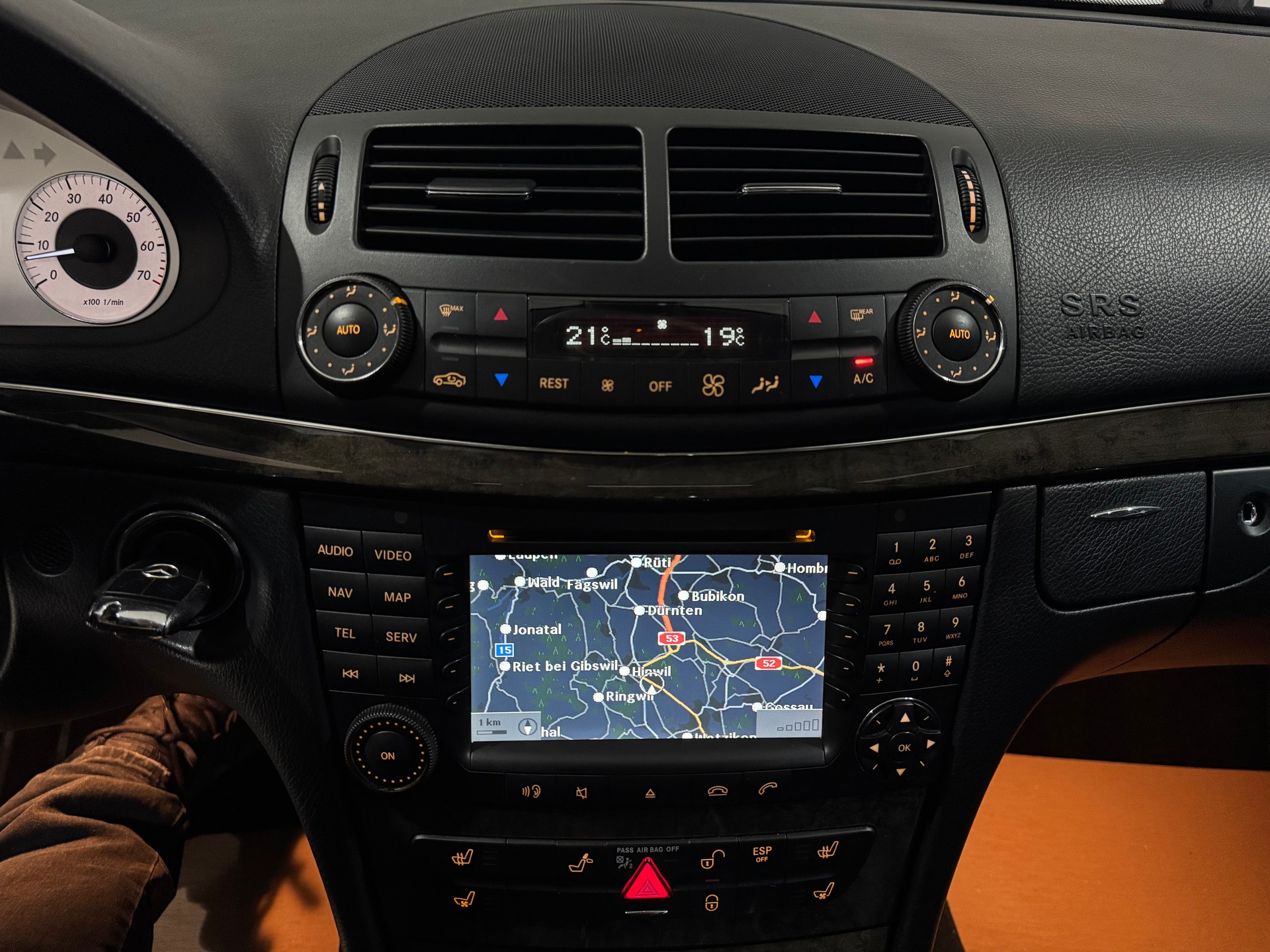 MERCEDES-BENZ E 350 Avantgarde 4Matic Automatic | 1.Hand | CH |-image-21