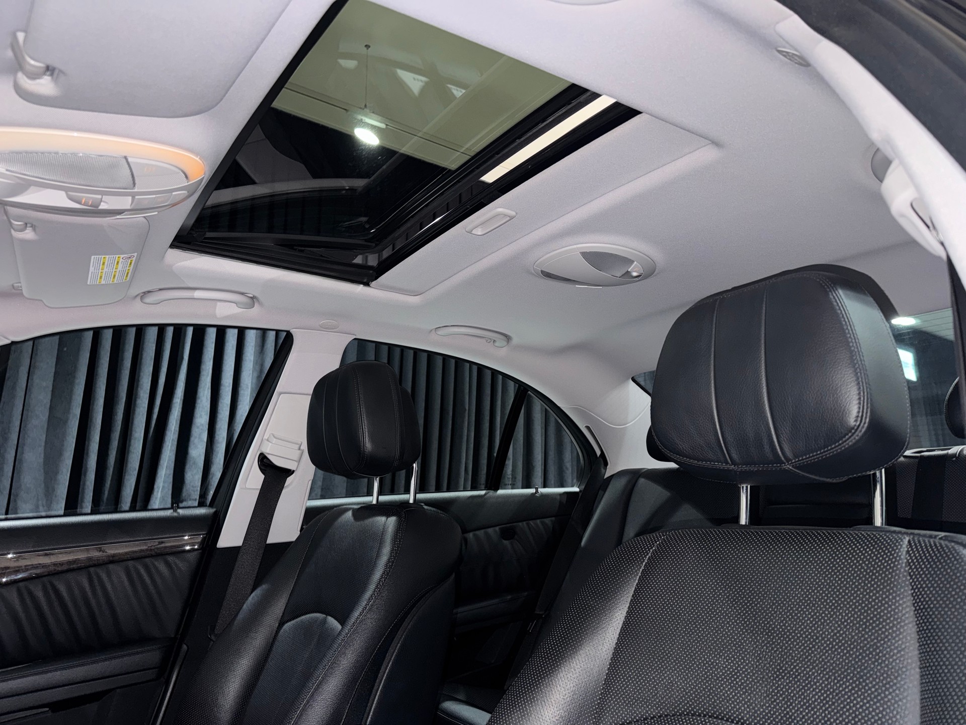 MERCEDES-BENZ E 350 Avantgarde 4Matic Automatic | 1.Hand | CH |-image-18