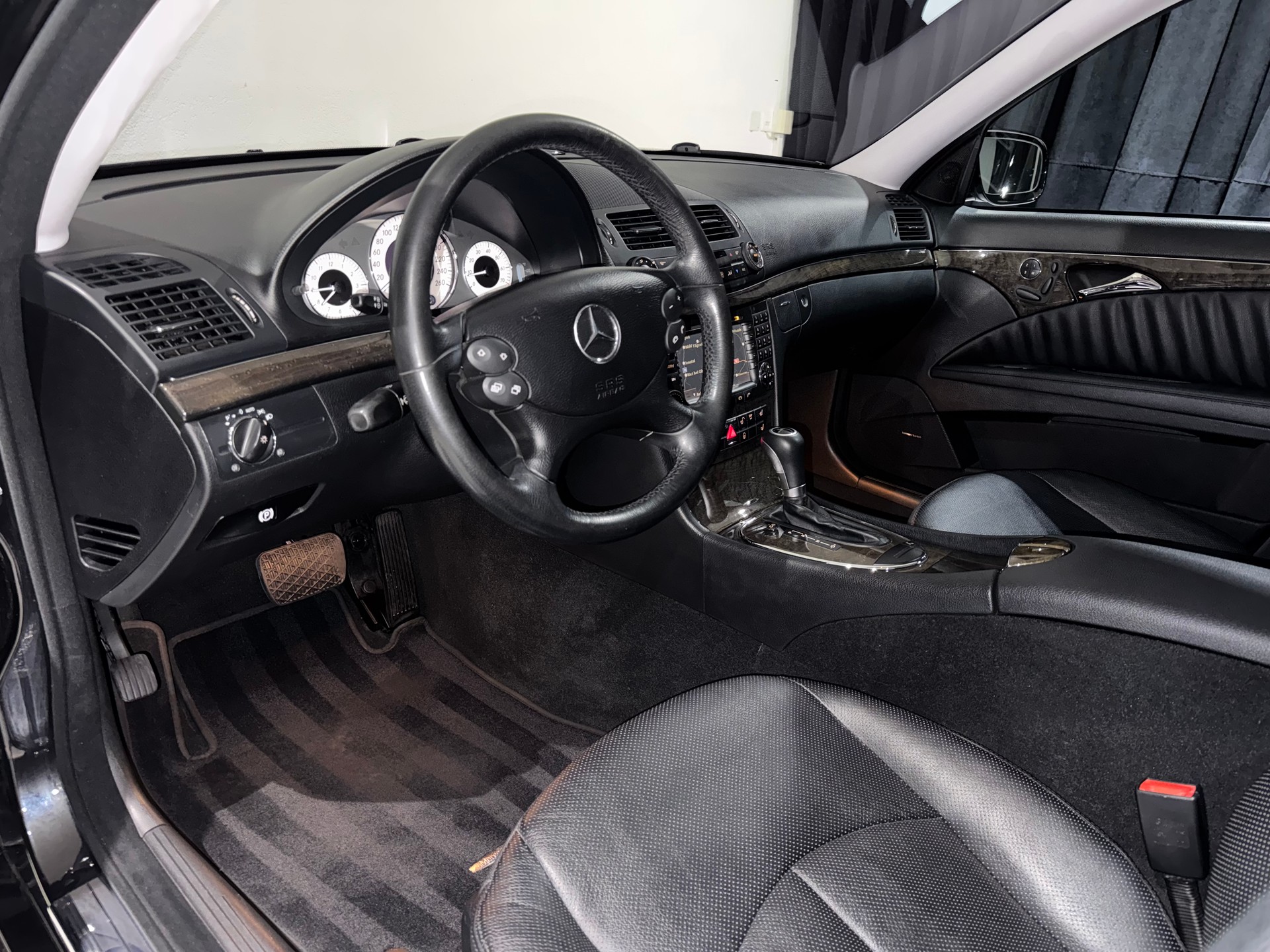 MERCEDES-BENZ E 350 Avantgarde 4Matic Automatic | 1.Hand | CH |-image-14
