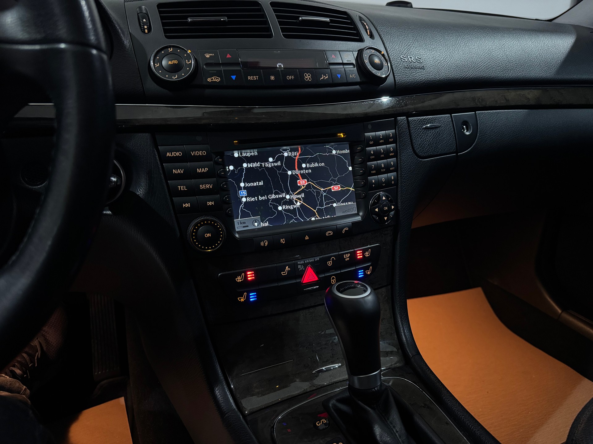MERCEDES-BENZ E 350 Avantgarde 4Matic Automatic | 1.Hand | CH |-image-20