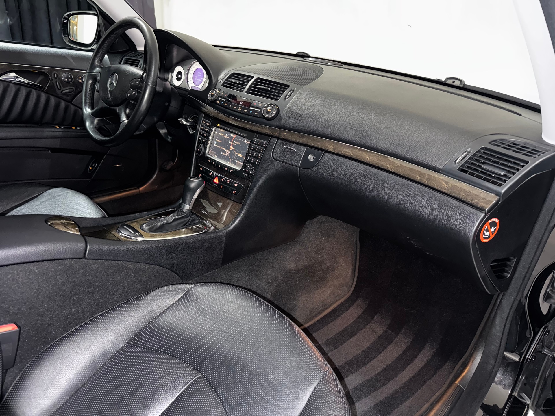 MERCEDES-BENZ E 350 Avantgarde 4Matic Automatic | 1.Hand | CH |-image-15