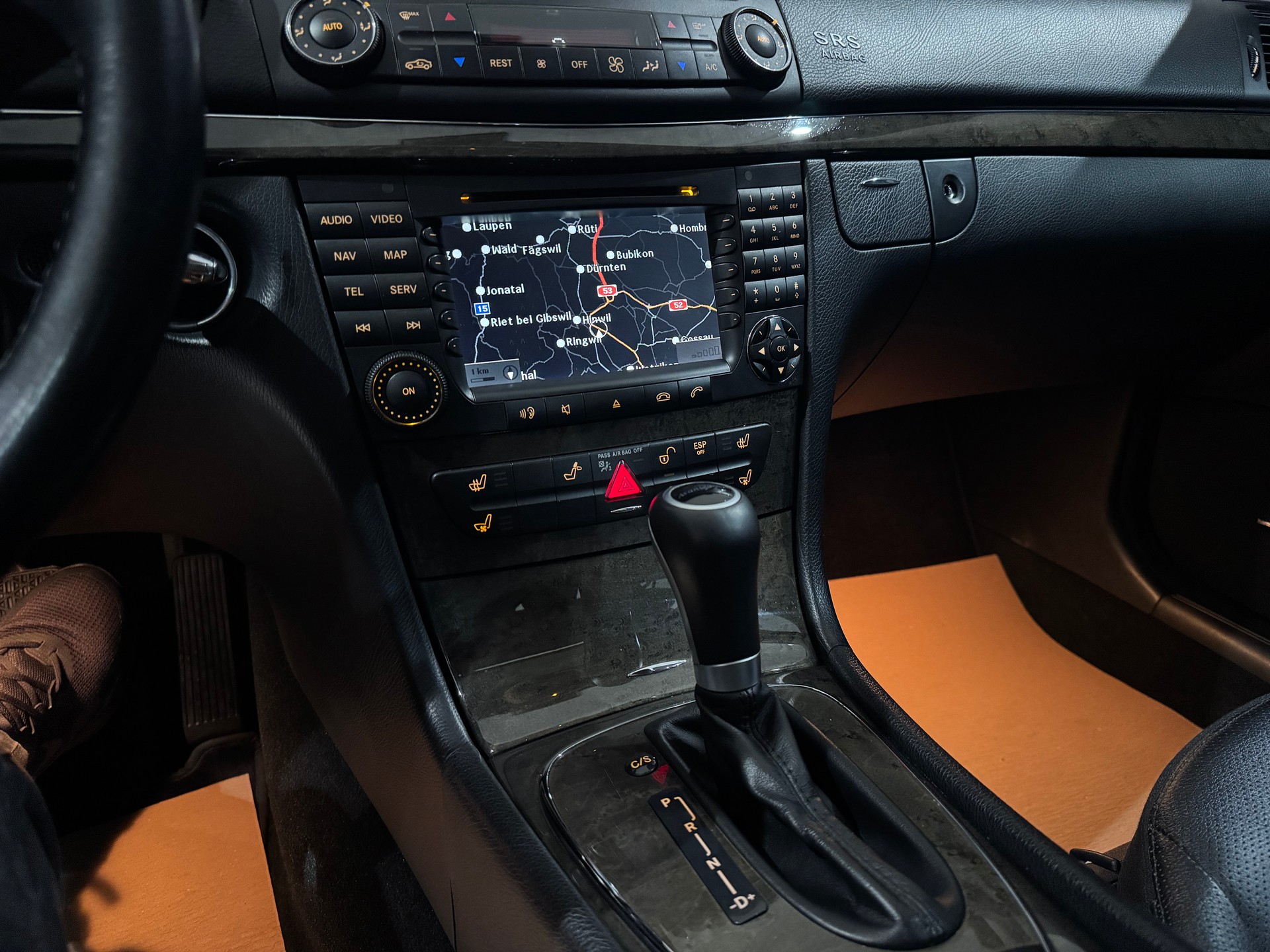 MERCEDES-BENZ E 350 Avantgarde 4Matic Automatic | 1.Hand | CH |-image-19
