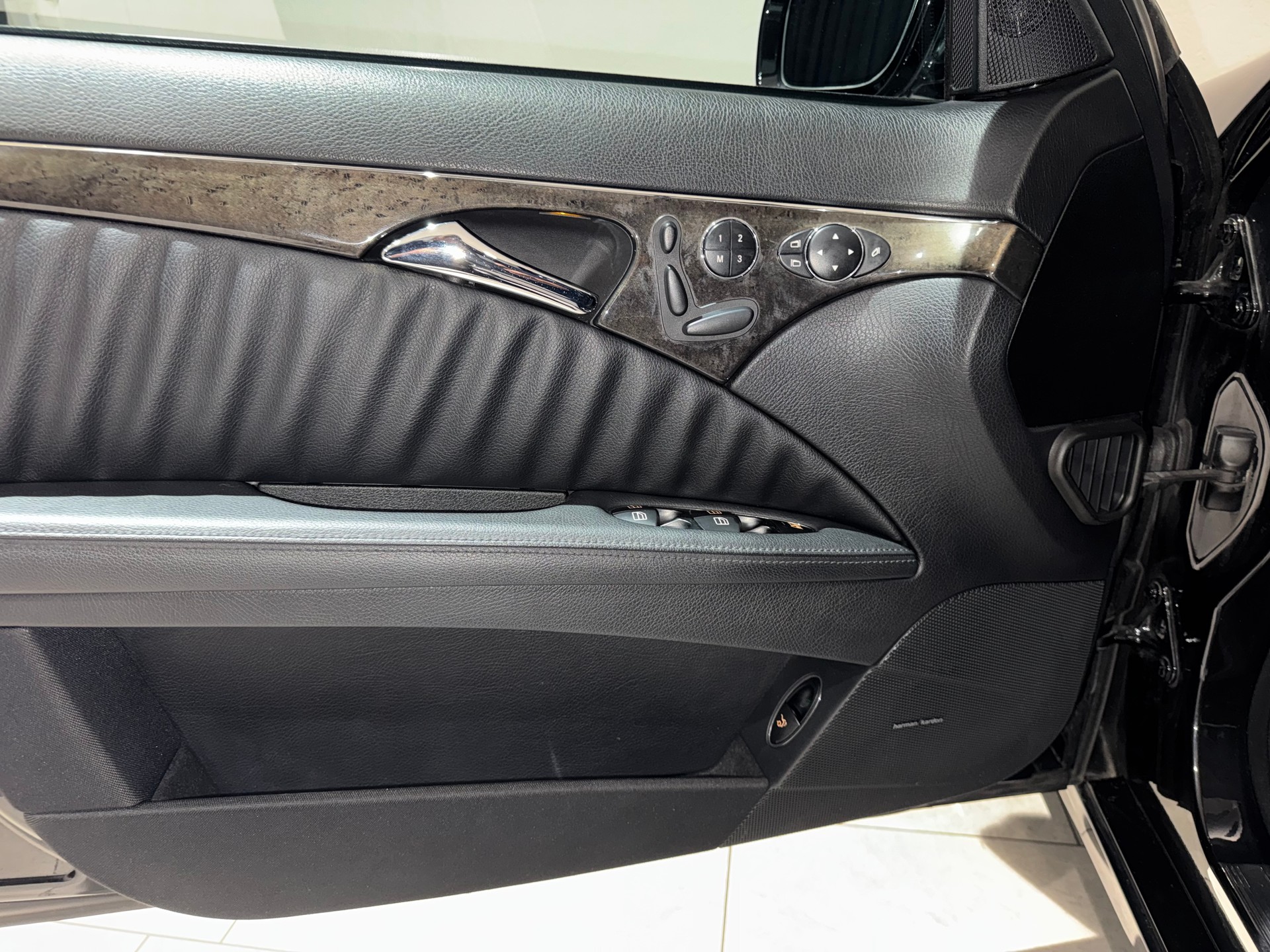 MERCEDES-BENZ E 350 Avantgarde 4Matic Automatic | 1.Hand | CH |-image-23