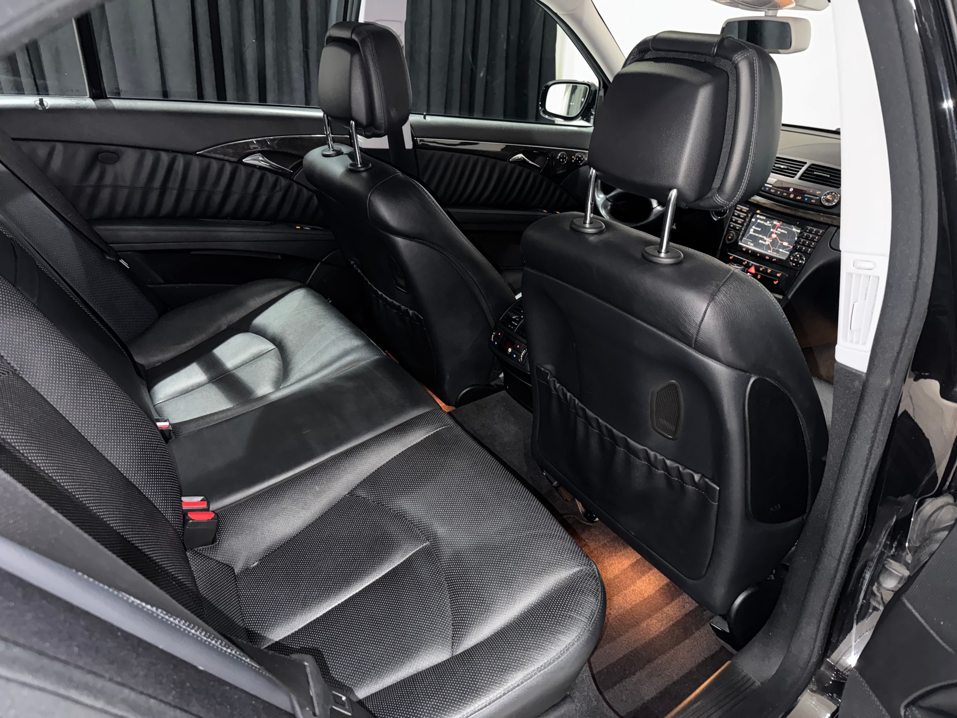 MERCEDES-BENZ E 350 Avantgarde 4Matic Automatic | 1.Hand | CH |-image-17