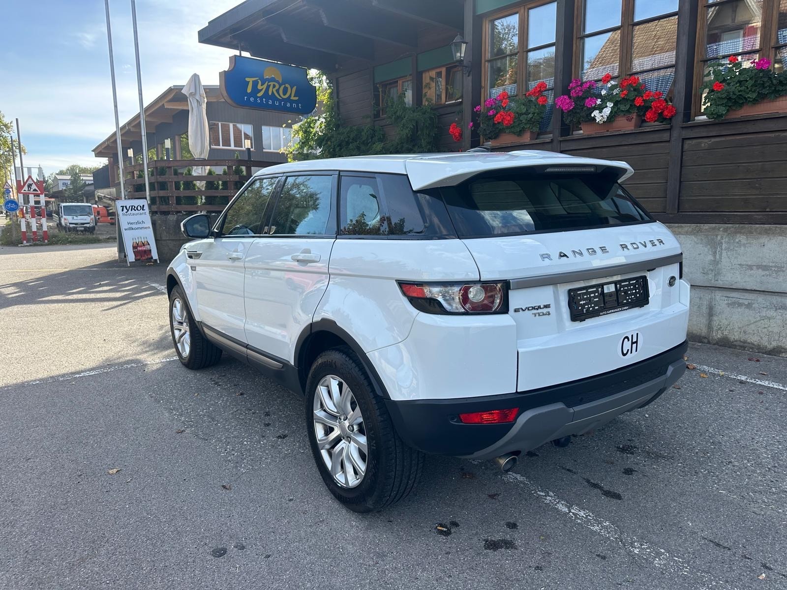 LAND ROVER Range Rover Evoque 2.2 TD4 Uptown AT9-image-3