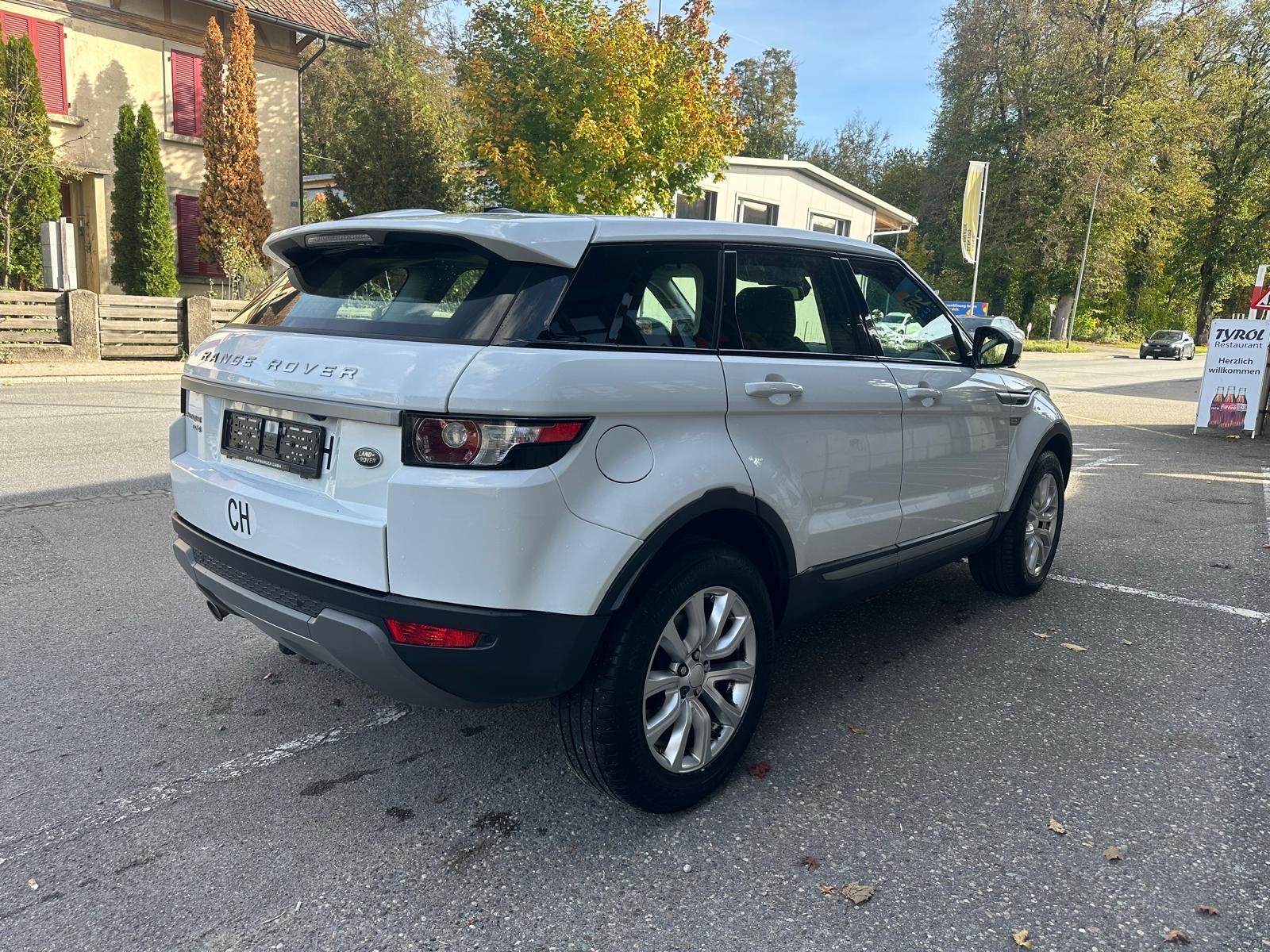 LAND ROVER Range Rover Evoque 2.2 TD4 Uptown AT9-image-2