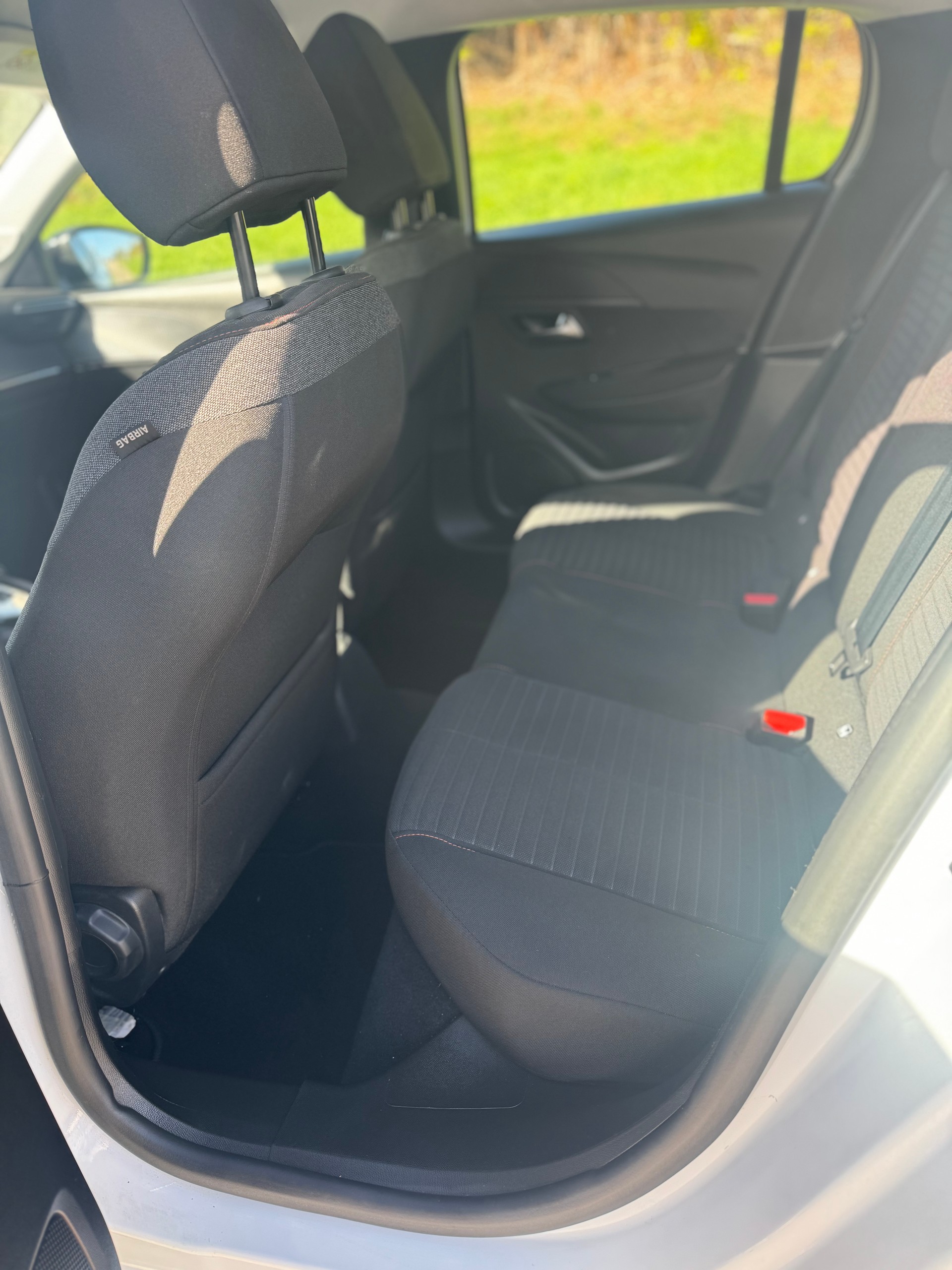 PEUGEOT 208 1.2 PureTech GT EAT8-image-4