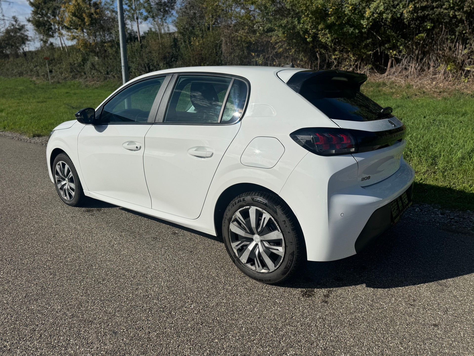 PEUGEOT 208 1.2 PureTech GT EAT8-image-1