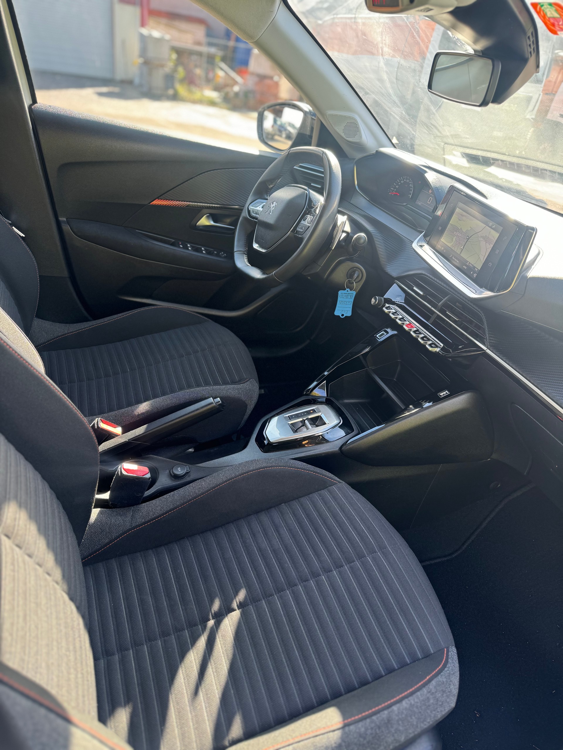 PEUGEOT 208 1.2 PureTech GT EAT8-image-7