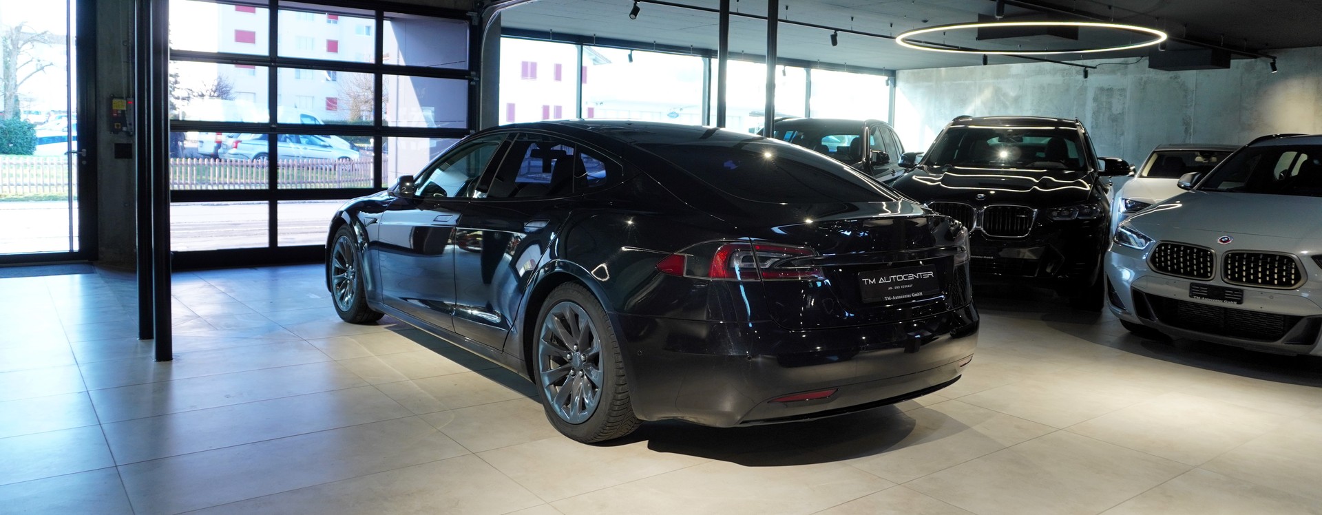TESLA Model S 90 D-image-3