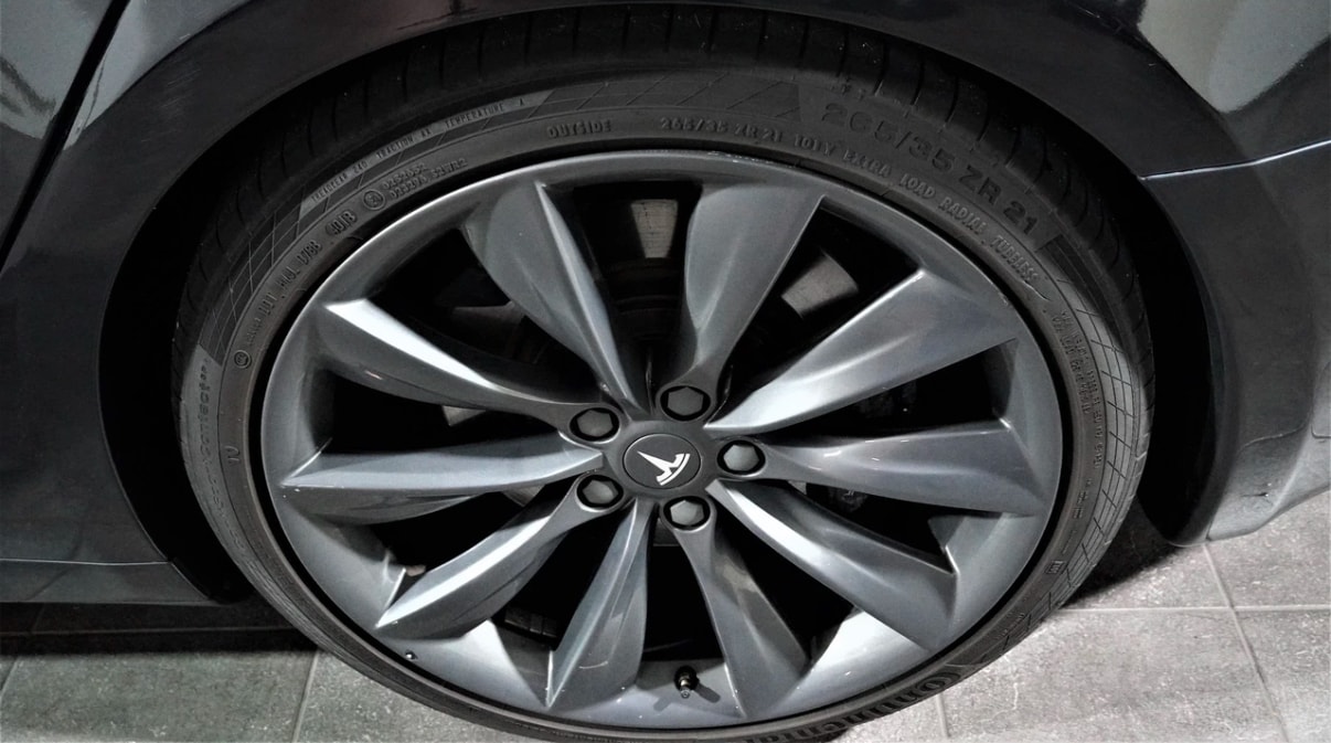 TESLA Model S 90 D-image-8