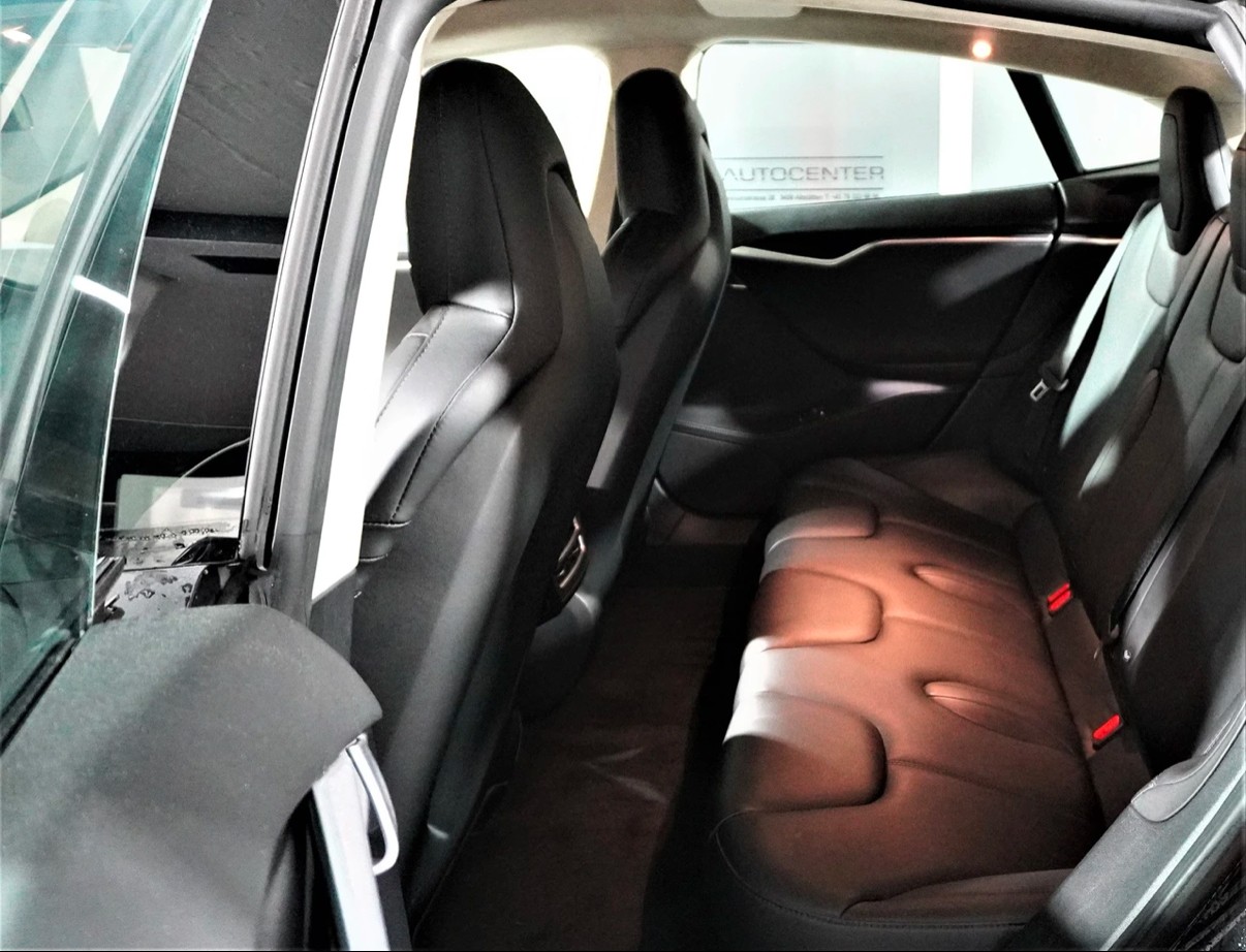 TESLA Model S 90 D-image-5