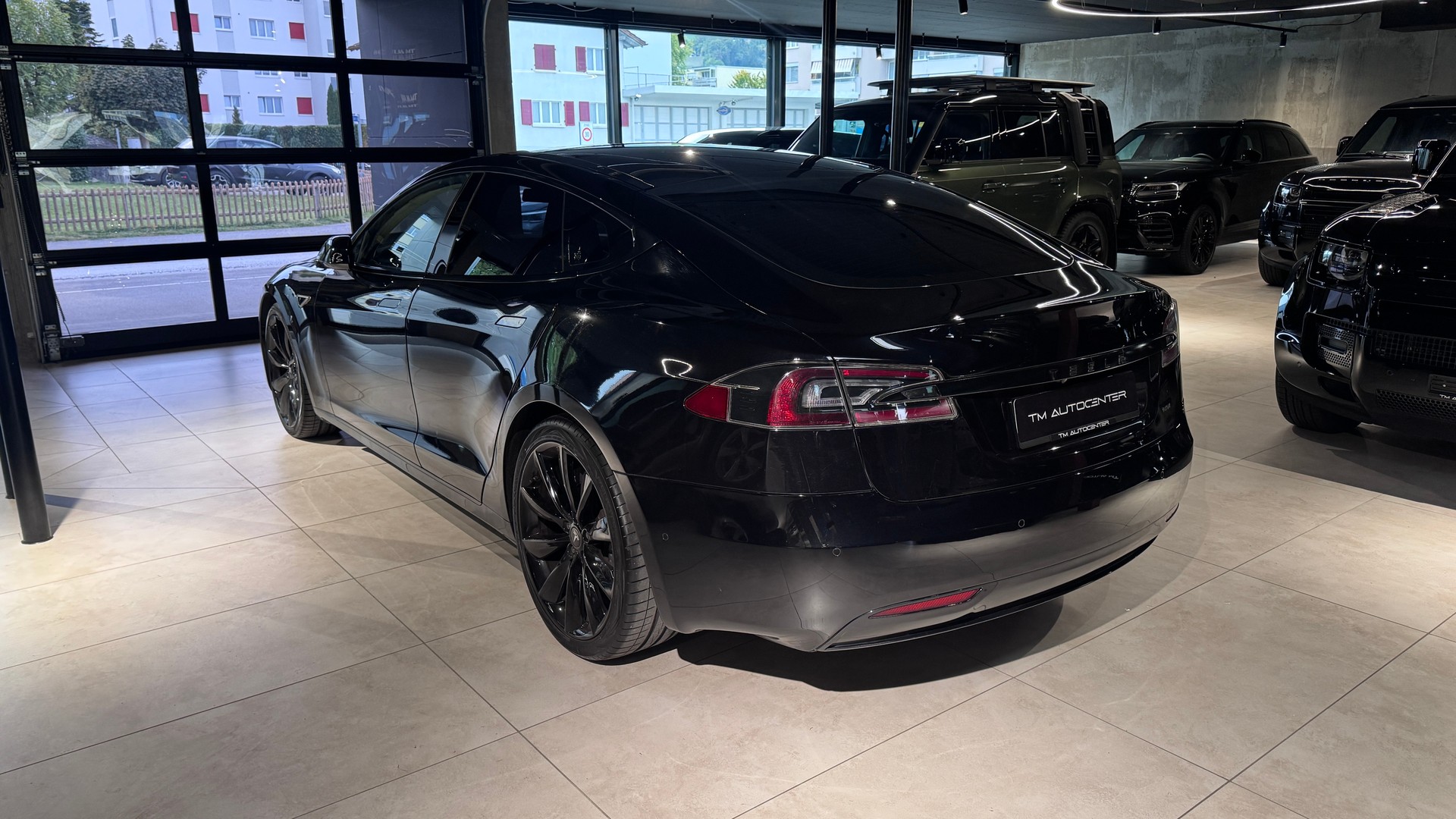 TESLA Model S 90 D-image-3