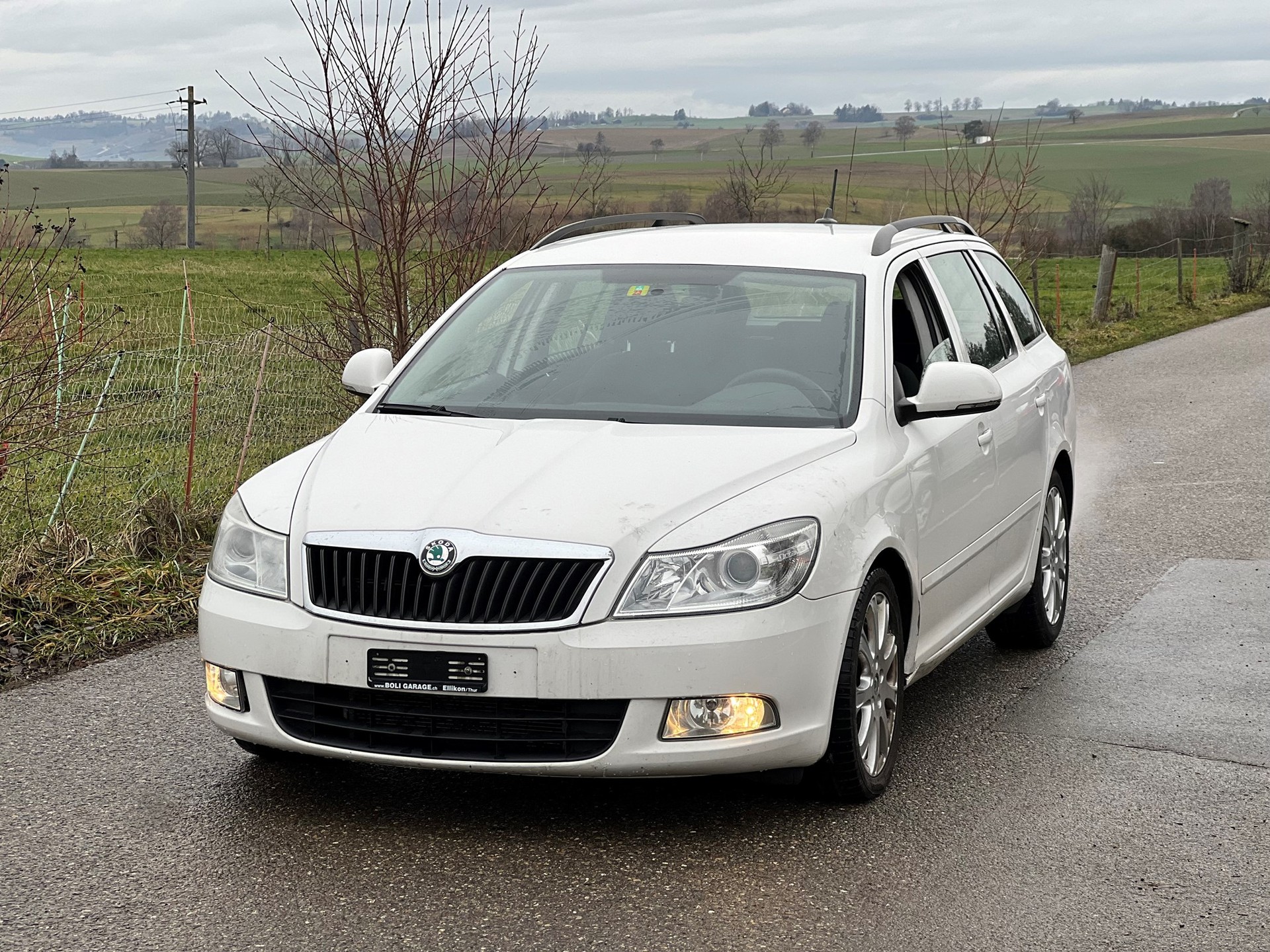 SKODA Octavia Combi 2.0 TDI Elegance DSG-image-0