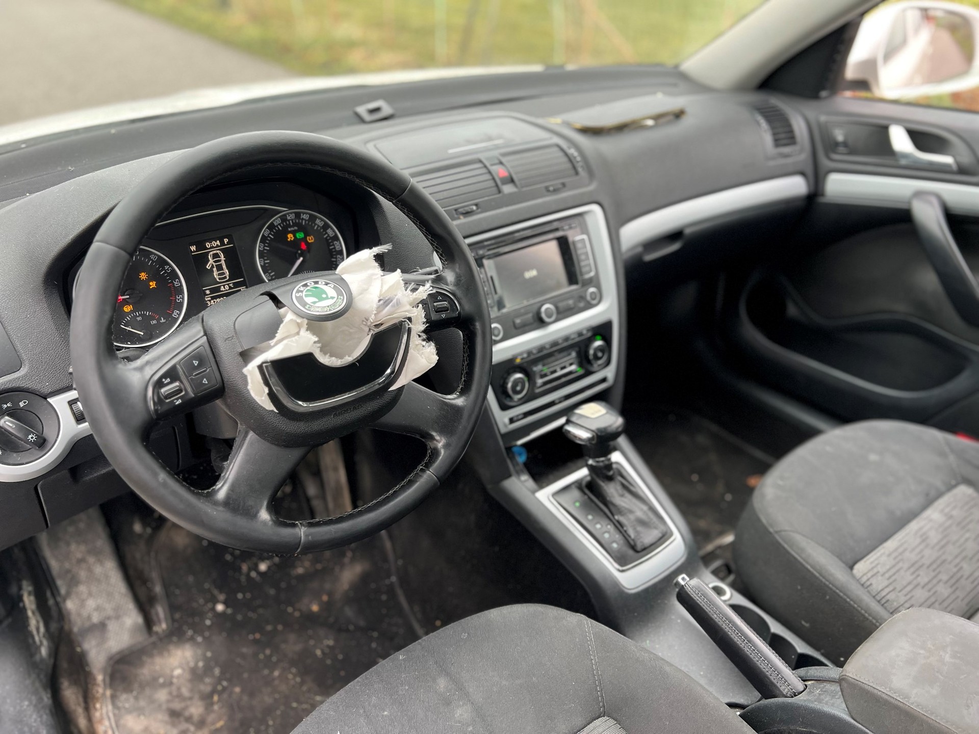 SKODA Octavia Combi 2.0 TDI Elegance DSG-image-4