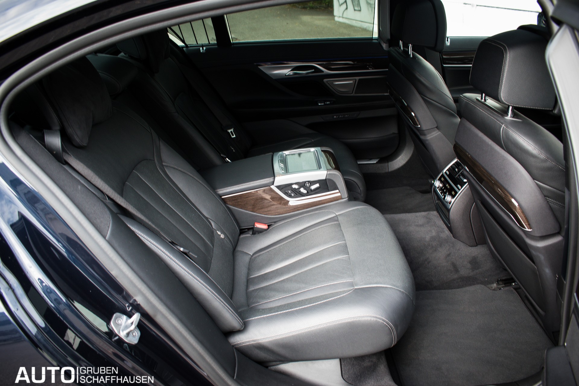 BMW 740Ld xDrive Steptronic-image-16