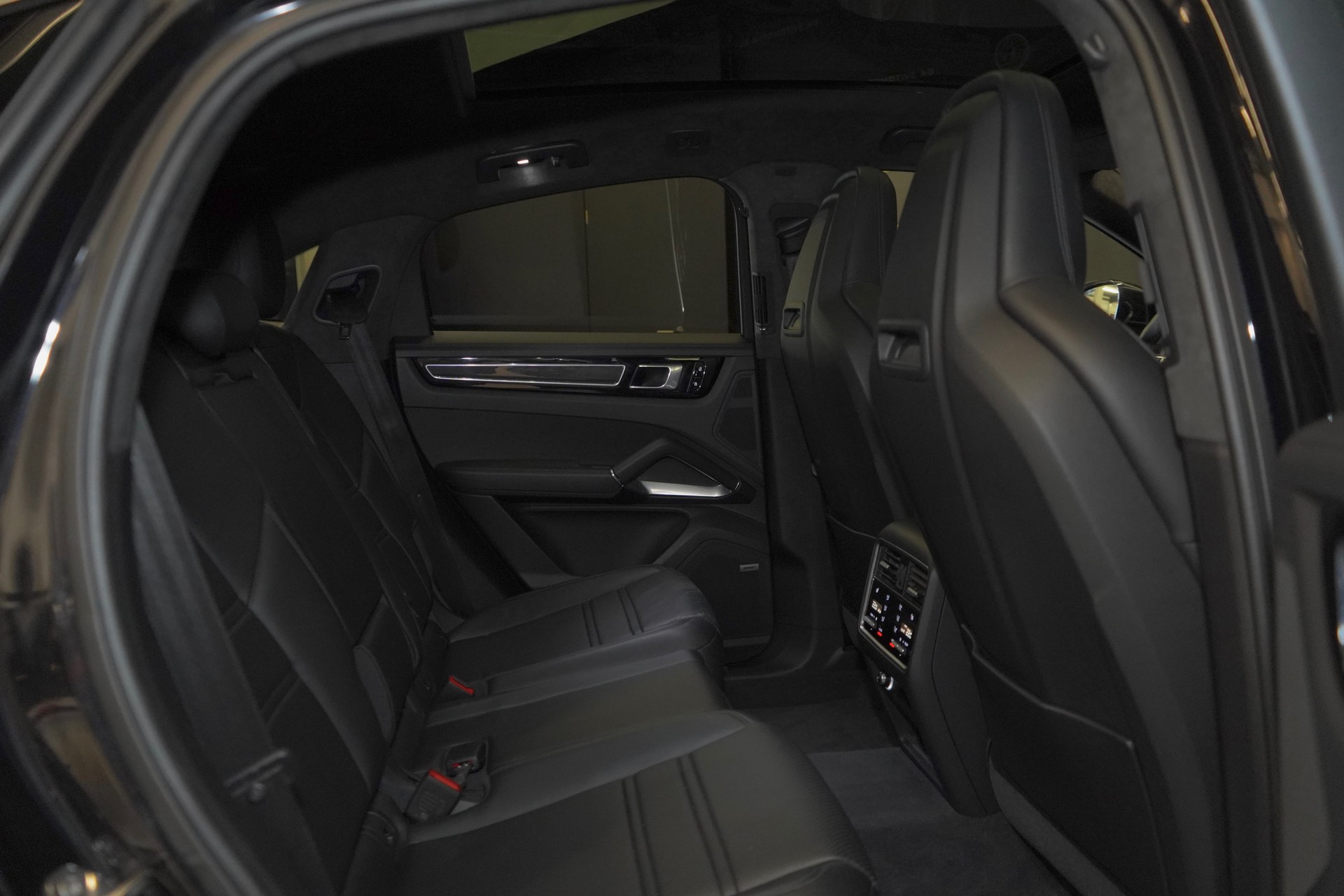 PORSCHE Cayenne Turbo Coupé S E-Hybrid 🇨🇭-image-8