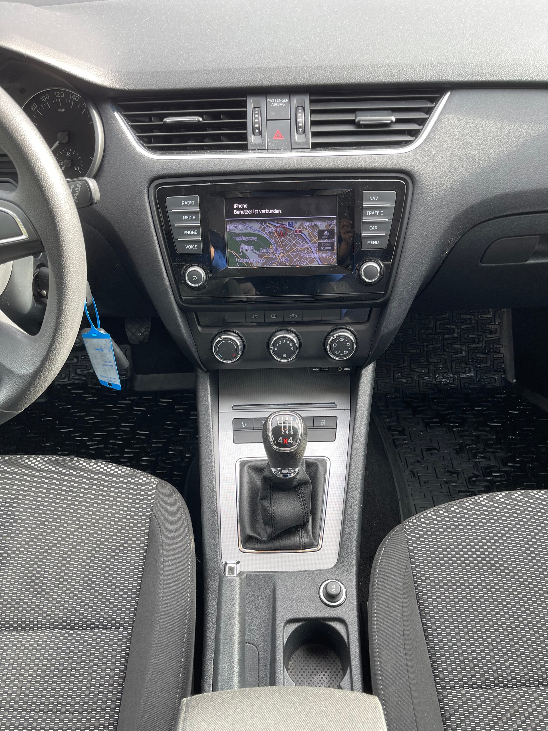 SKODA Octavia Combi 1.6 TDI Fresh 4x4-image-9