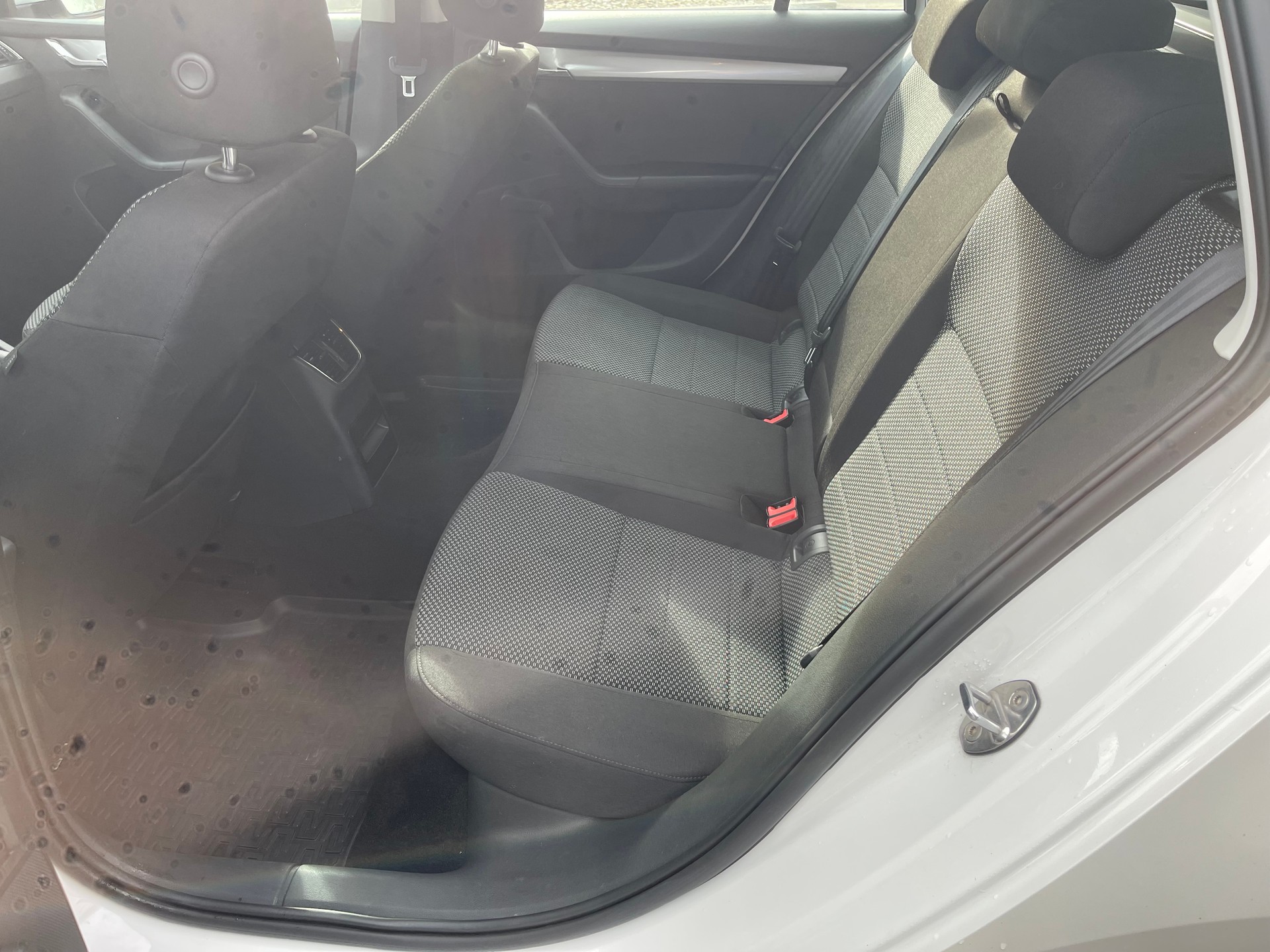 SKODA Octavia Combi 1.6 TDI Fresh 4x4-image-13