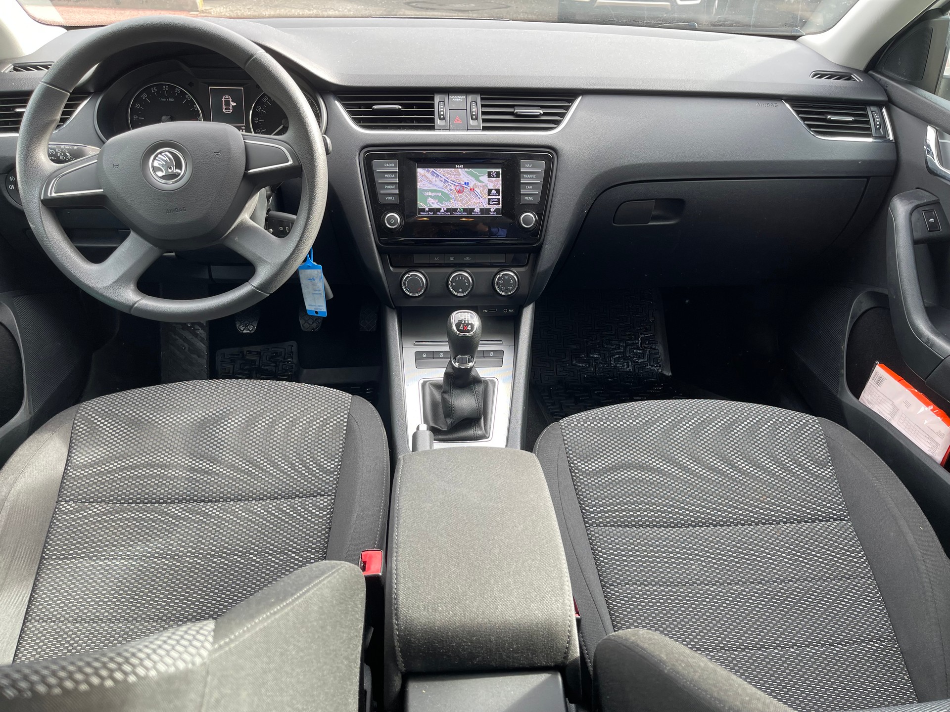 SKODA Octavia Combi 1.6 TDI Fresh 4x4-image-10