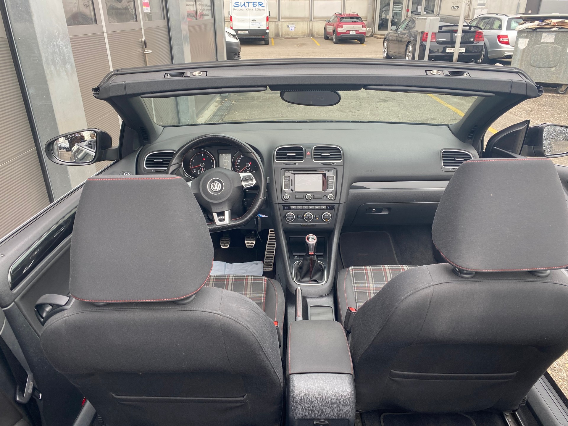 VW Golf Cabrio 2.0 TSI GTI-image-10