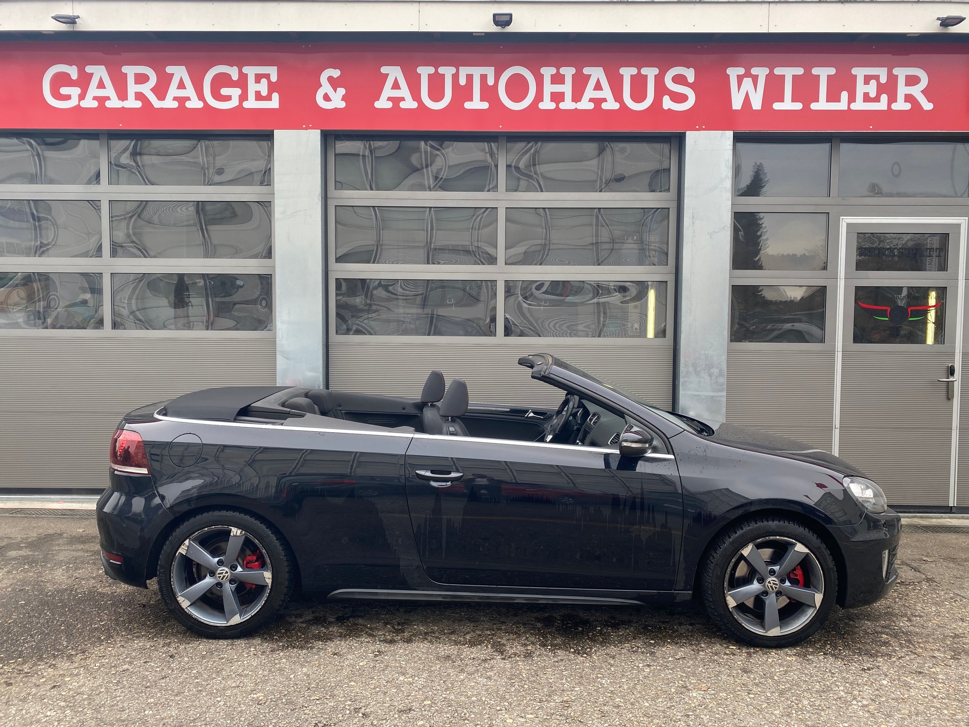 VW Golf Cabrio 2.0 TSI GTI-image-4