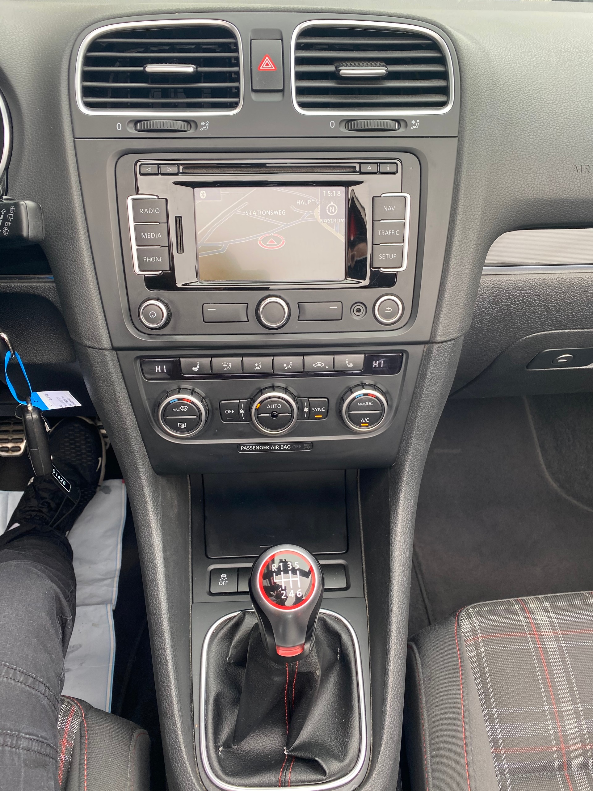 VW Golf Cabrio 2.0 TSI GTI-image-14