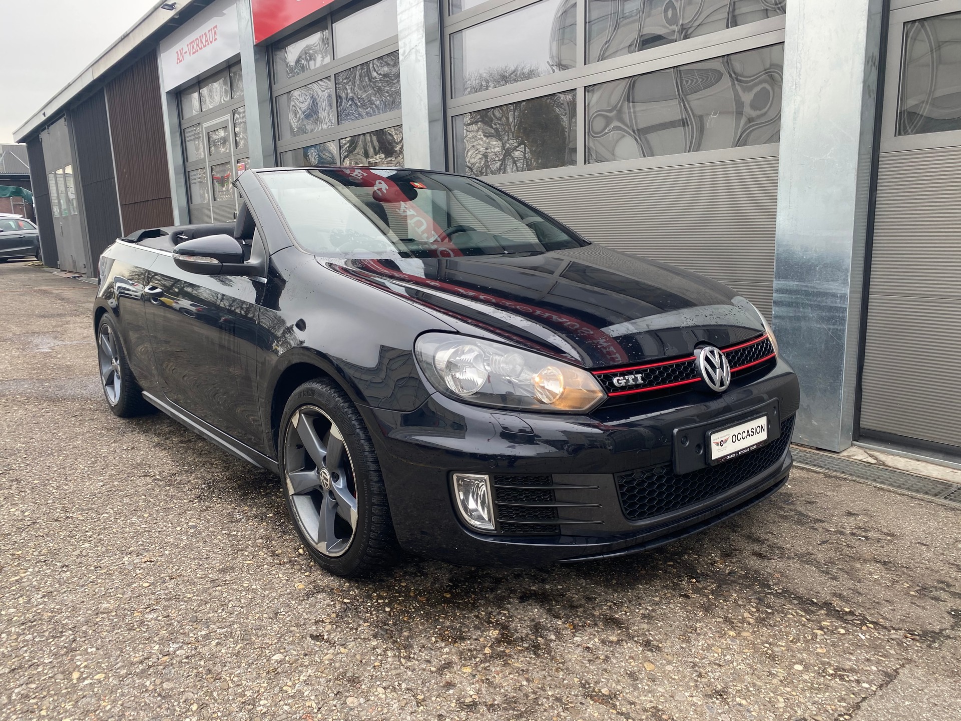 VW Golf Cabrio 2.0 TSI GTI-image-3