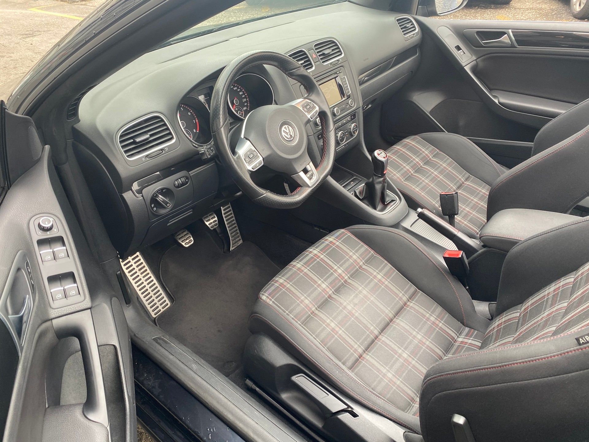 VW Golf Cabrio 2.0 TSI GTI-image-11