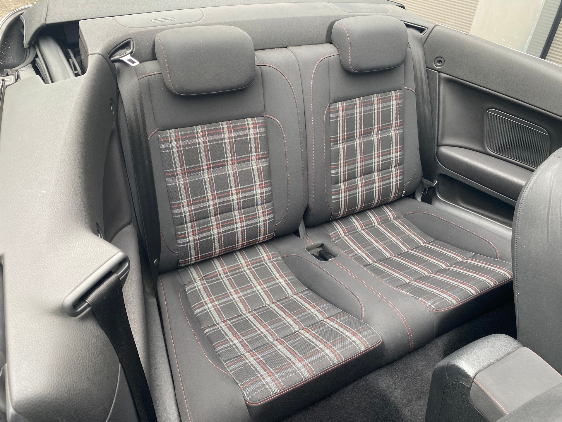 VW Golf Cabrio 2.0 TSI GTI-image-13