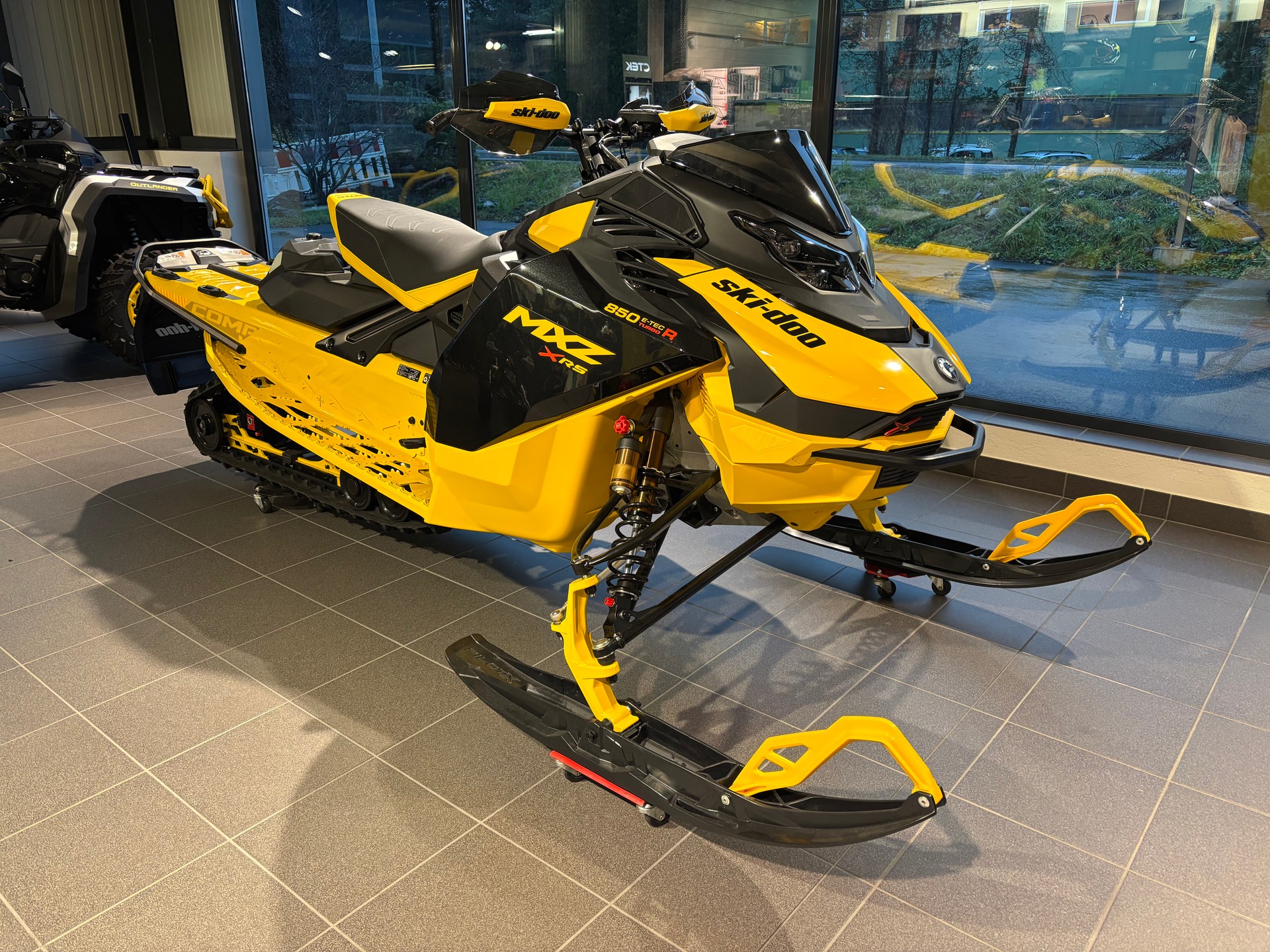 SKIDOO MXZ Renegade Turbo R Compétition-image-1