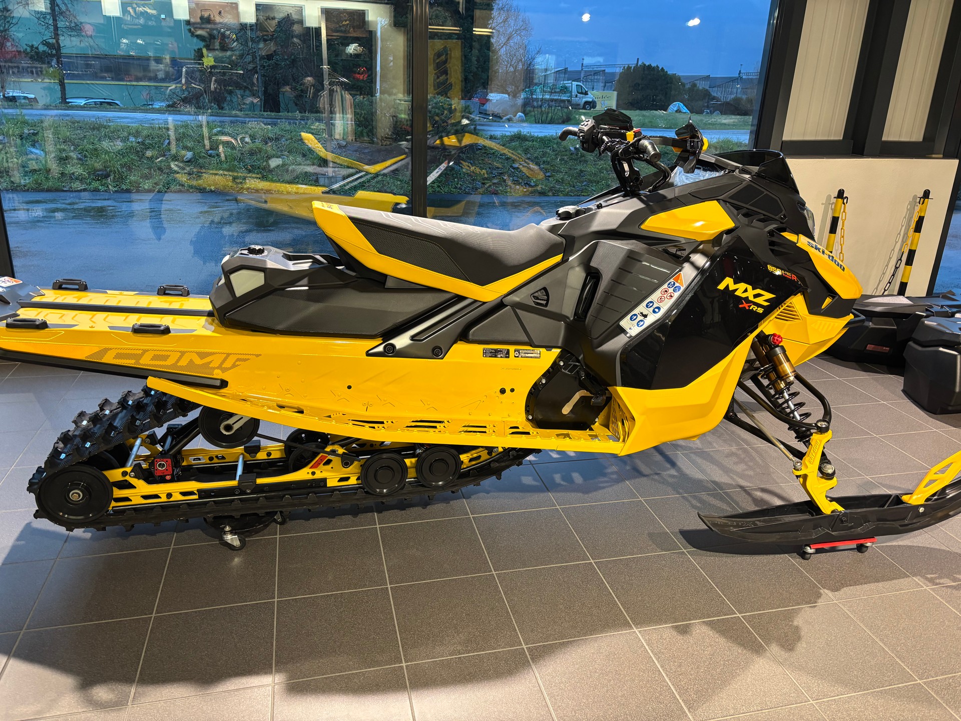 SKIDOO MXZ Renegade Turbo R Compétition-image-3