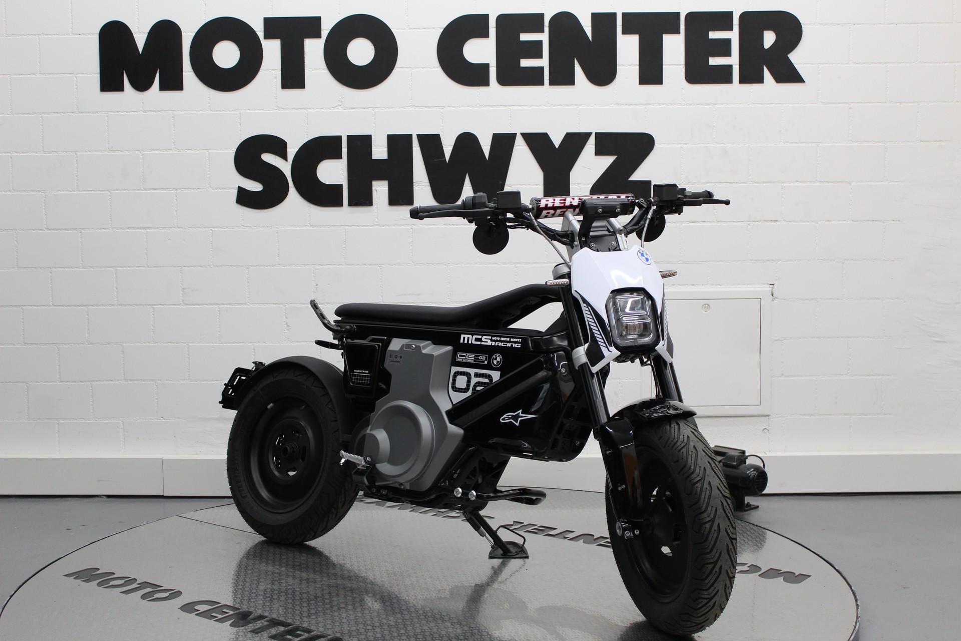 BMW CE 02 - SUPERMOTO-showroom-element-1