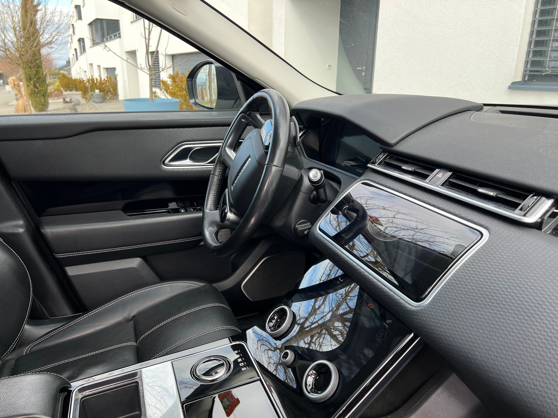 LAND ROVER RANGE ROVER RR VELAR P250-image-3