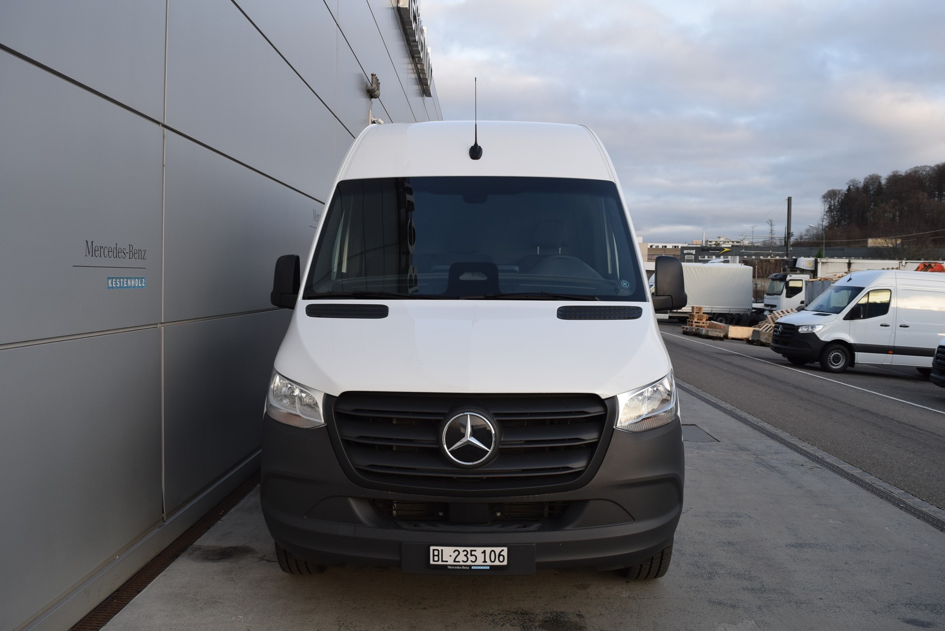 MERCEDES-BENZ eSprinter 320 PRO-showroom-element-1
