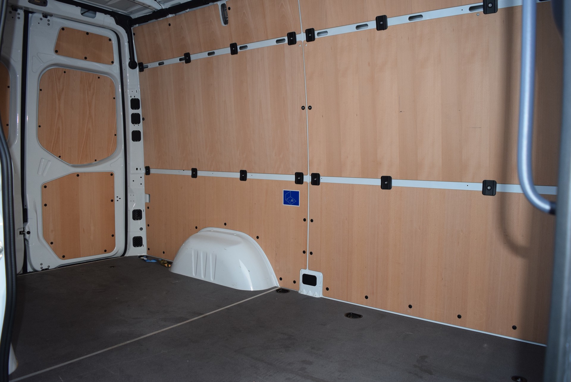 MERCEDES-BENZ eSprinter 320 PRO-image-6