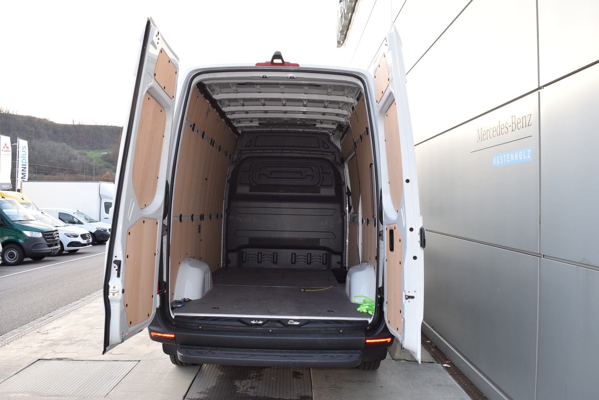 MERCEDES-BENZ eSprinter 320 PRO-image-5