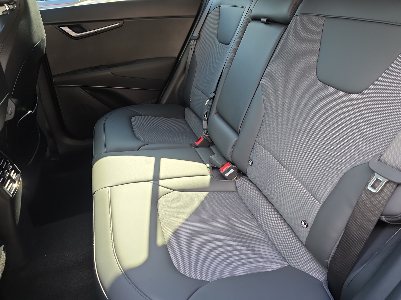 KIA Niro 1.6 GDi Plug-in Hybrid Power Edition-image-9