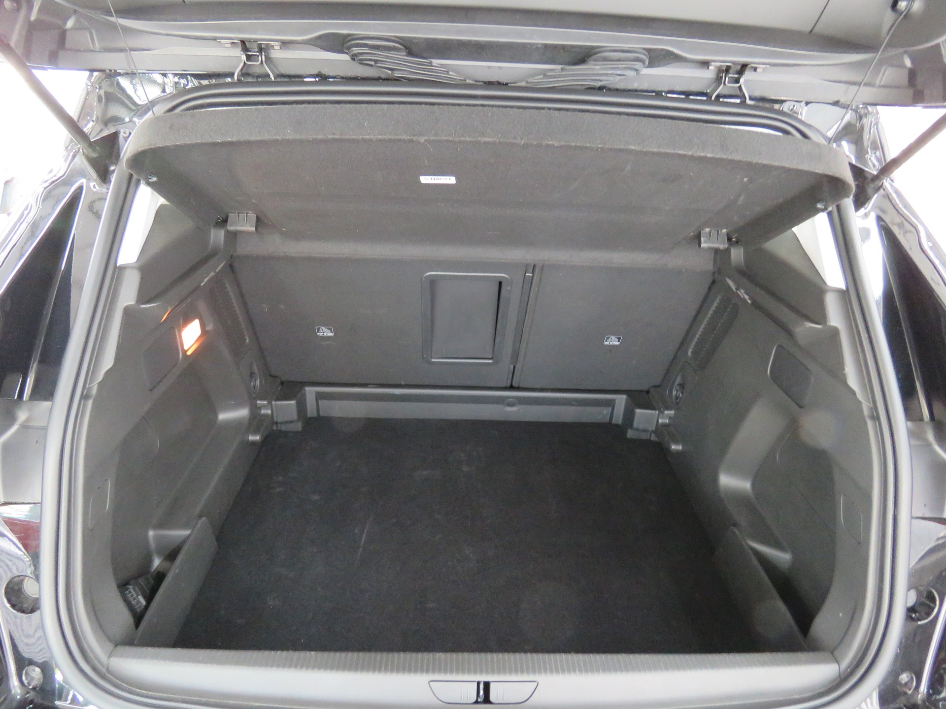 OPEL Grandland 1.2i TP Elegance Automat-image-12