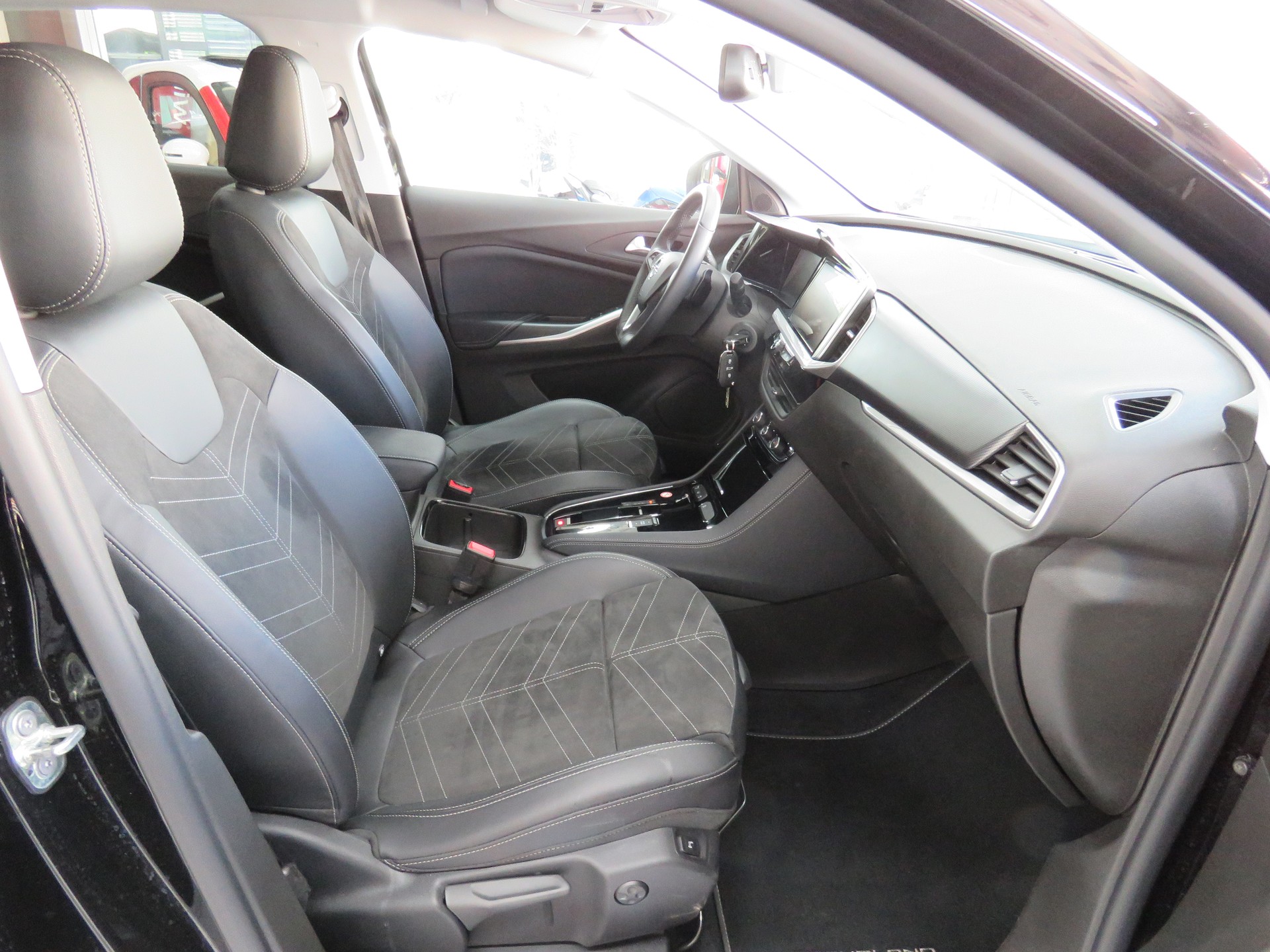OPEL Grandland 1.2i TP Elegance Automat-image-9