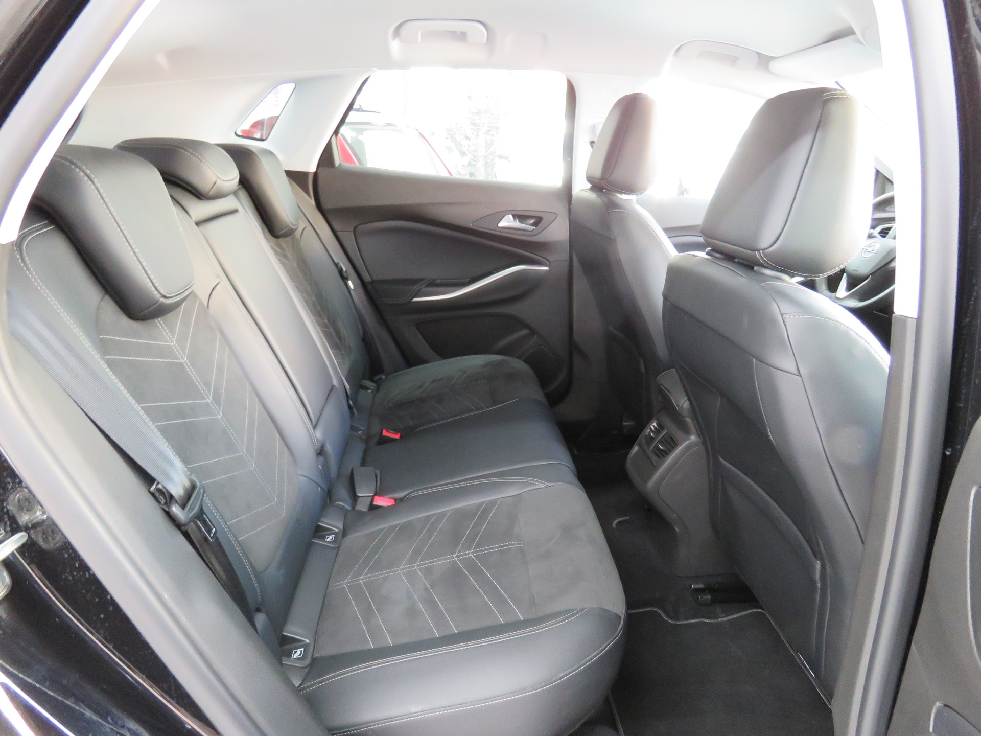 OPEL Grandland 1.2i TP Elegance Automat-image-10