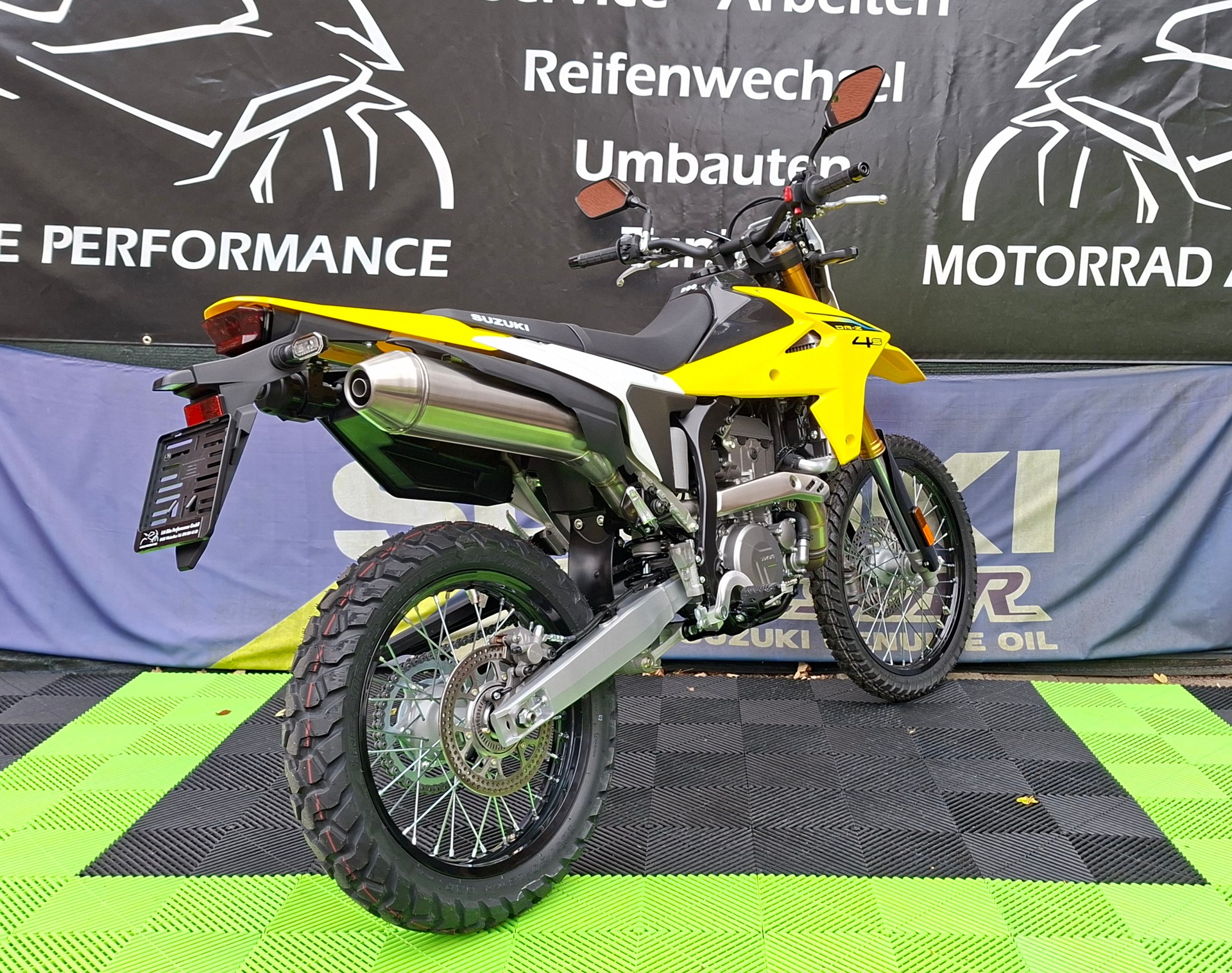 SUZUKI DRZ-4S-showroom-element-3