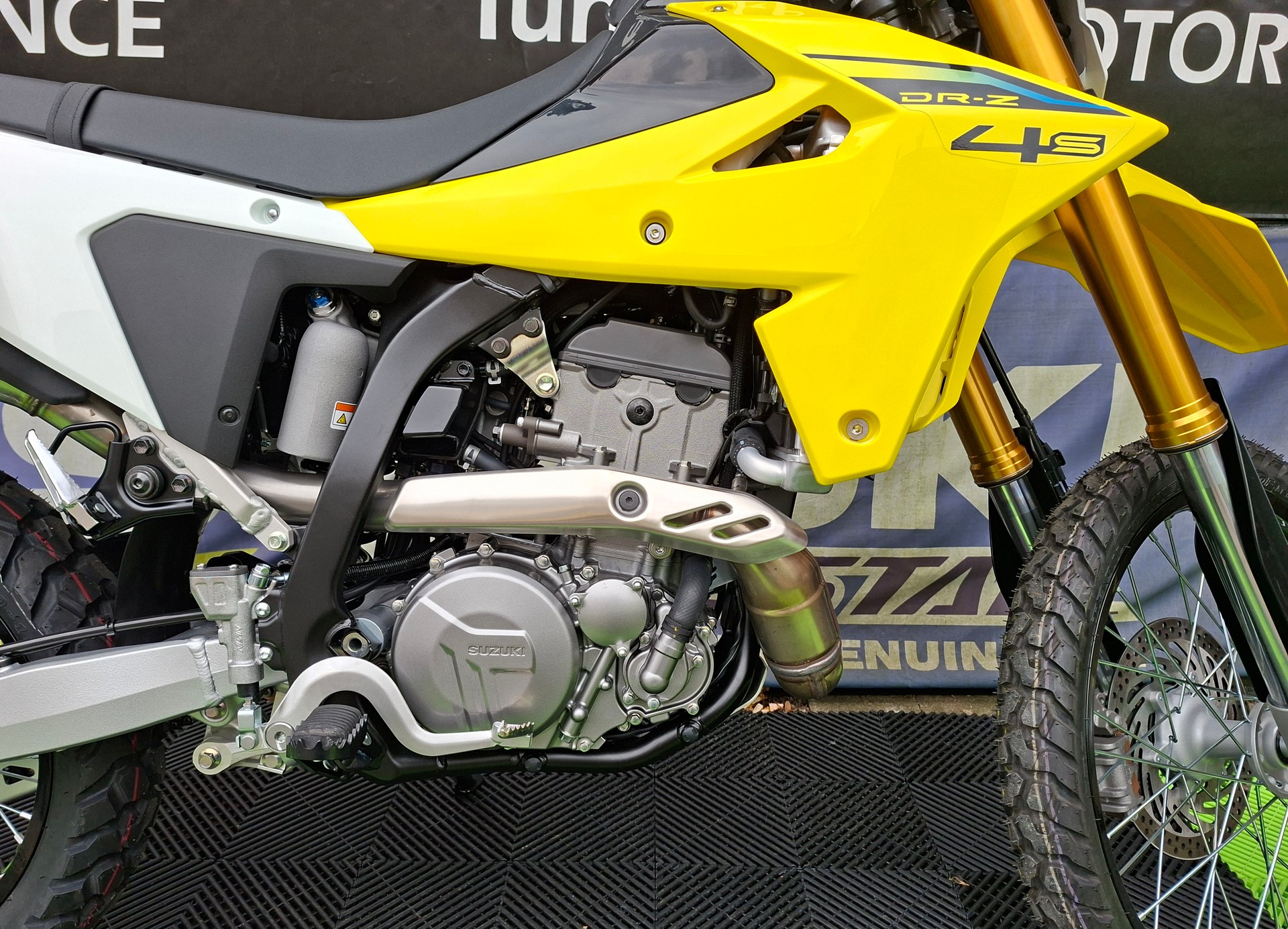 SUZUKI DRZ-4S-image-5